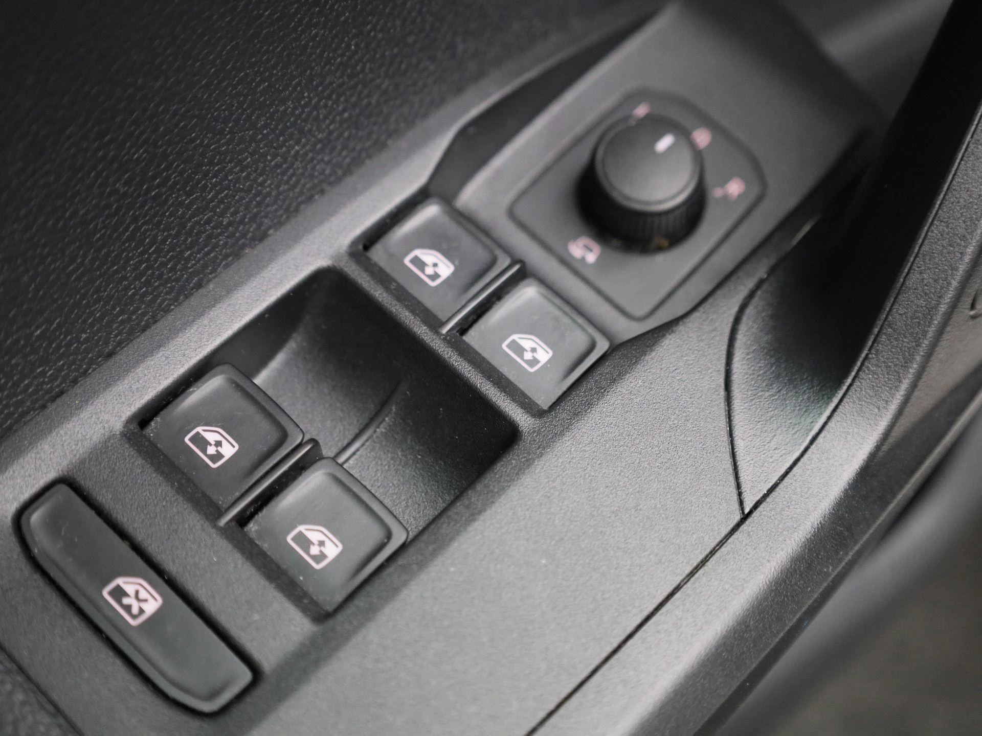 SEAT-Arona-image-28