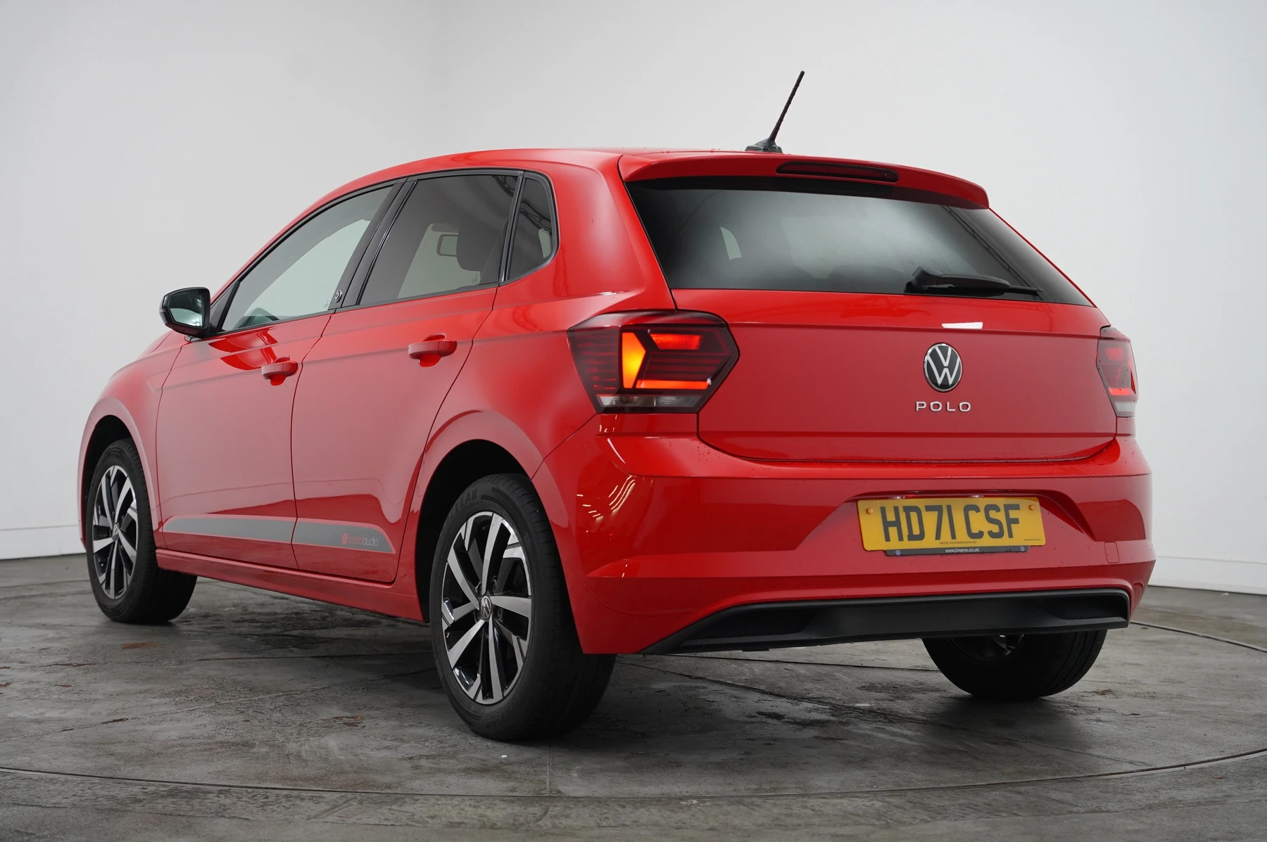Volkswagen-Polo-image-2