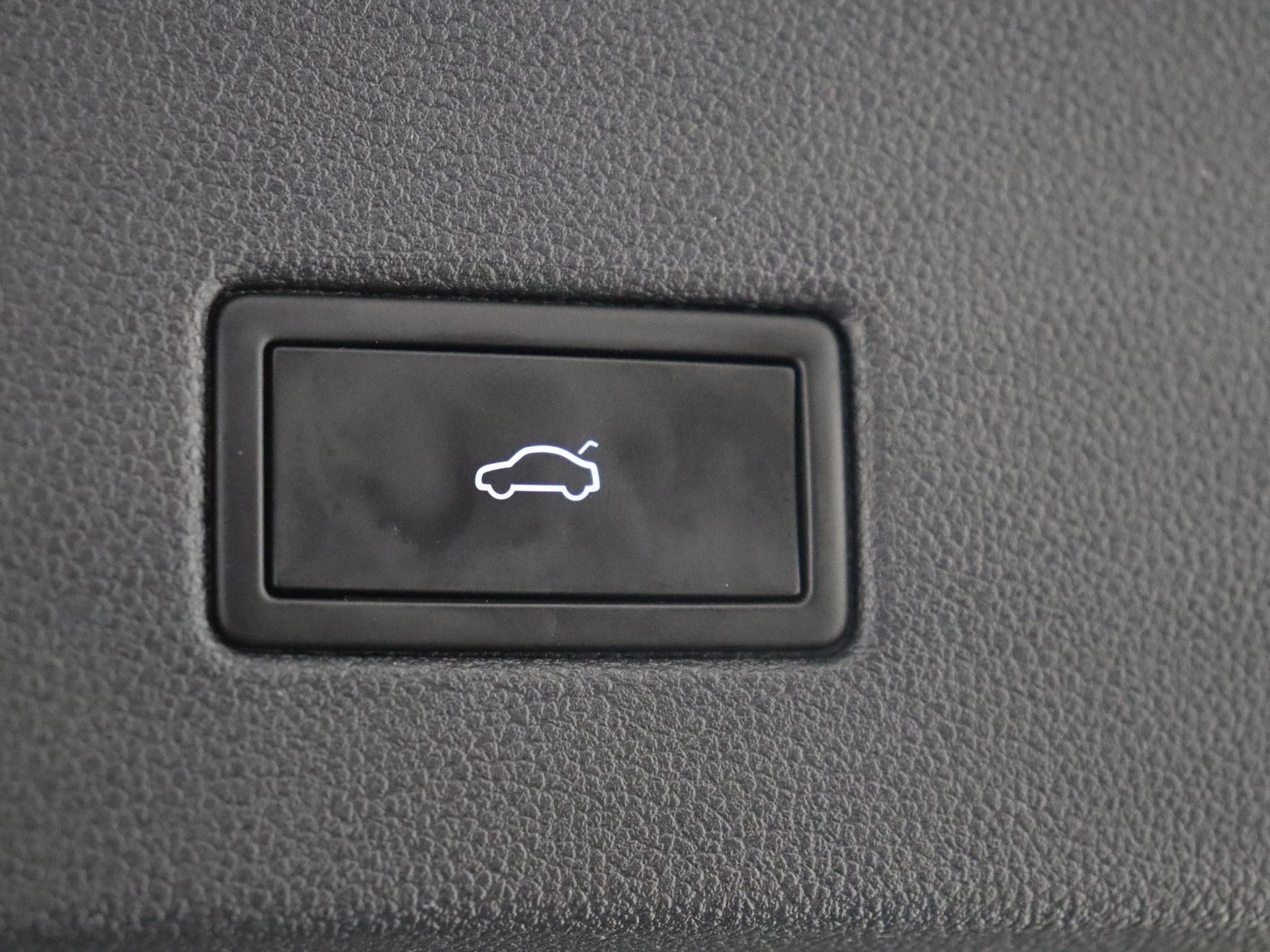 Volkswagen-T-Roc-image-29