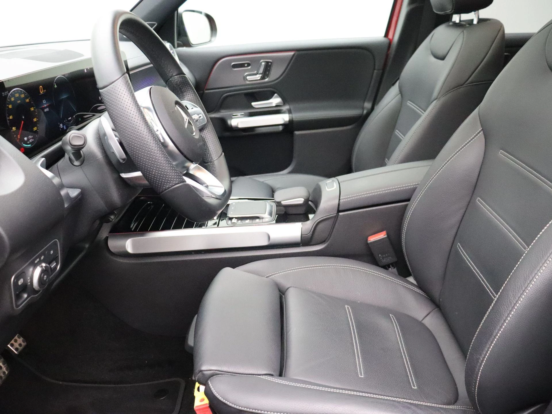 Mercedes-Benz EQB 350 4MATIC AMG Line + LEDER + PANO + BURMESTER + HEAD UP + CARPLAY +
