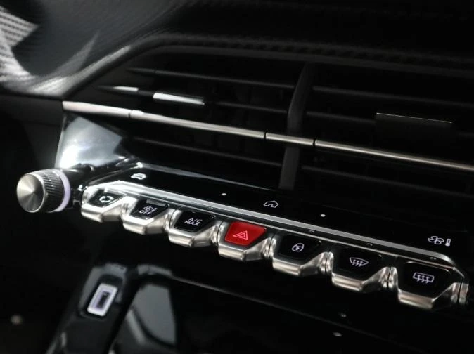 Peugeot-e-208-image-10
