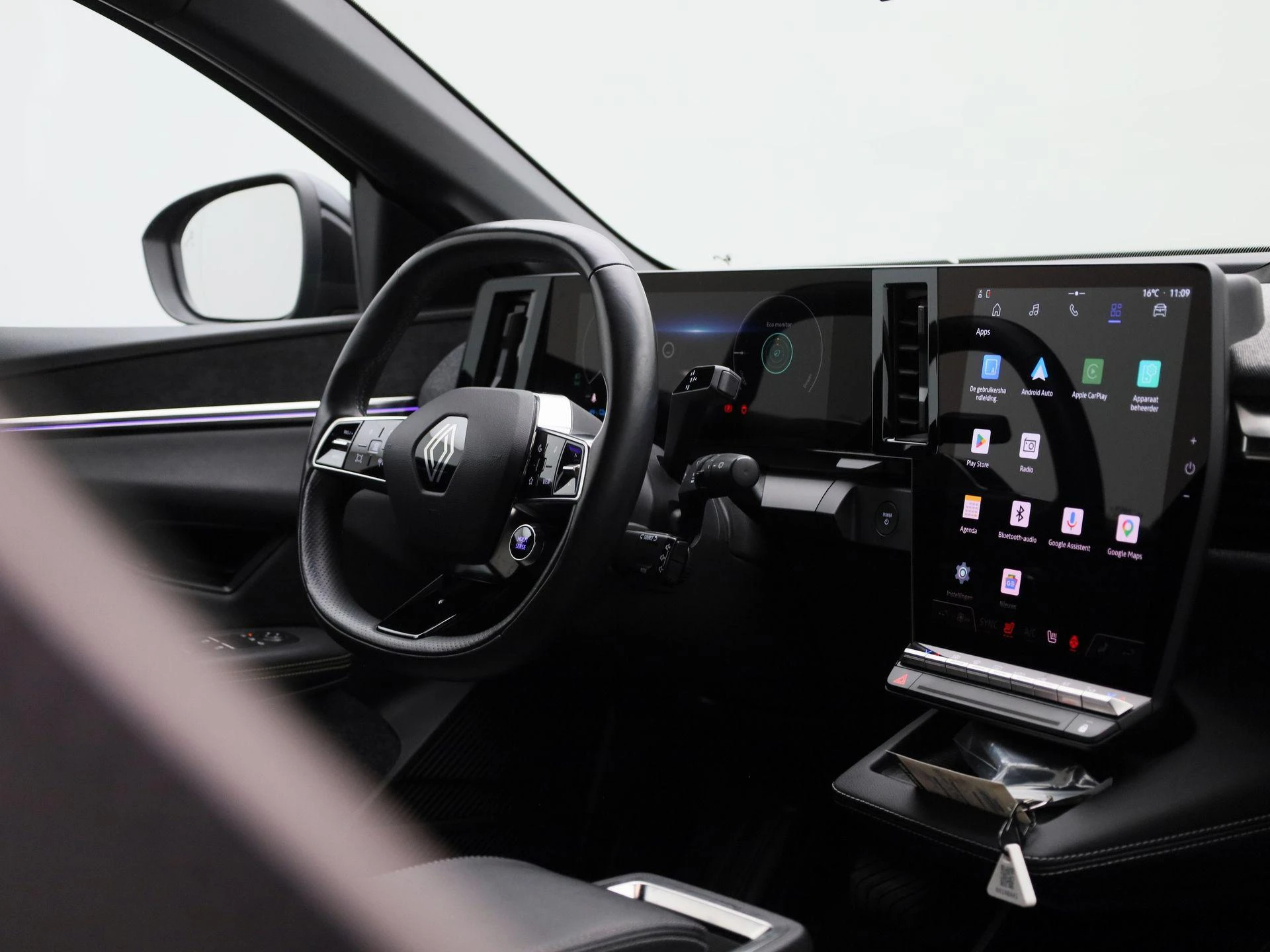 Renault-Megane E-Tech-image-32