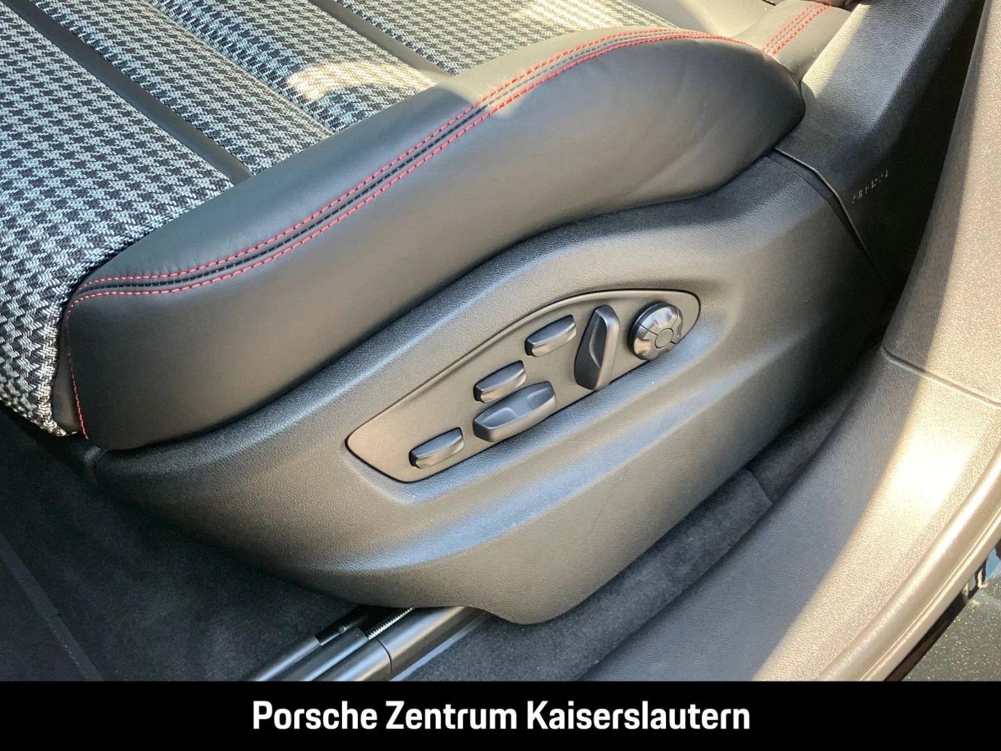 Porsche Cayenne GTS Coupe InnoDrive HA-Lenkung Head-Up gts