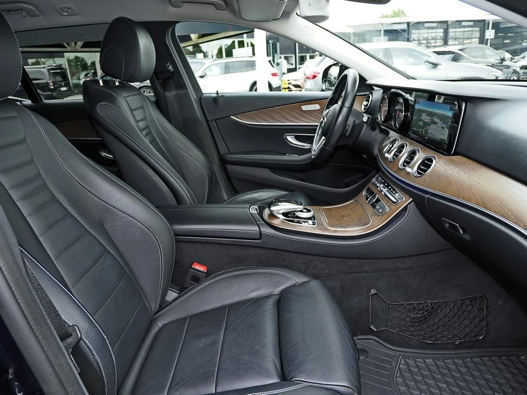 Mercedes-Benz-E-Klasse 220-image-11