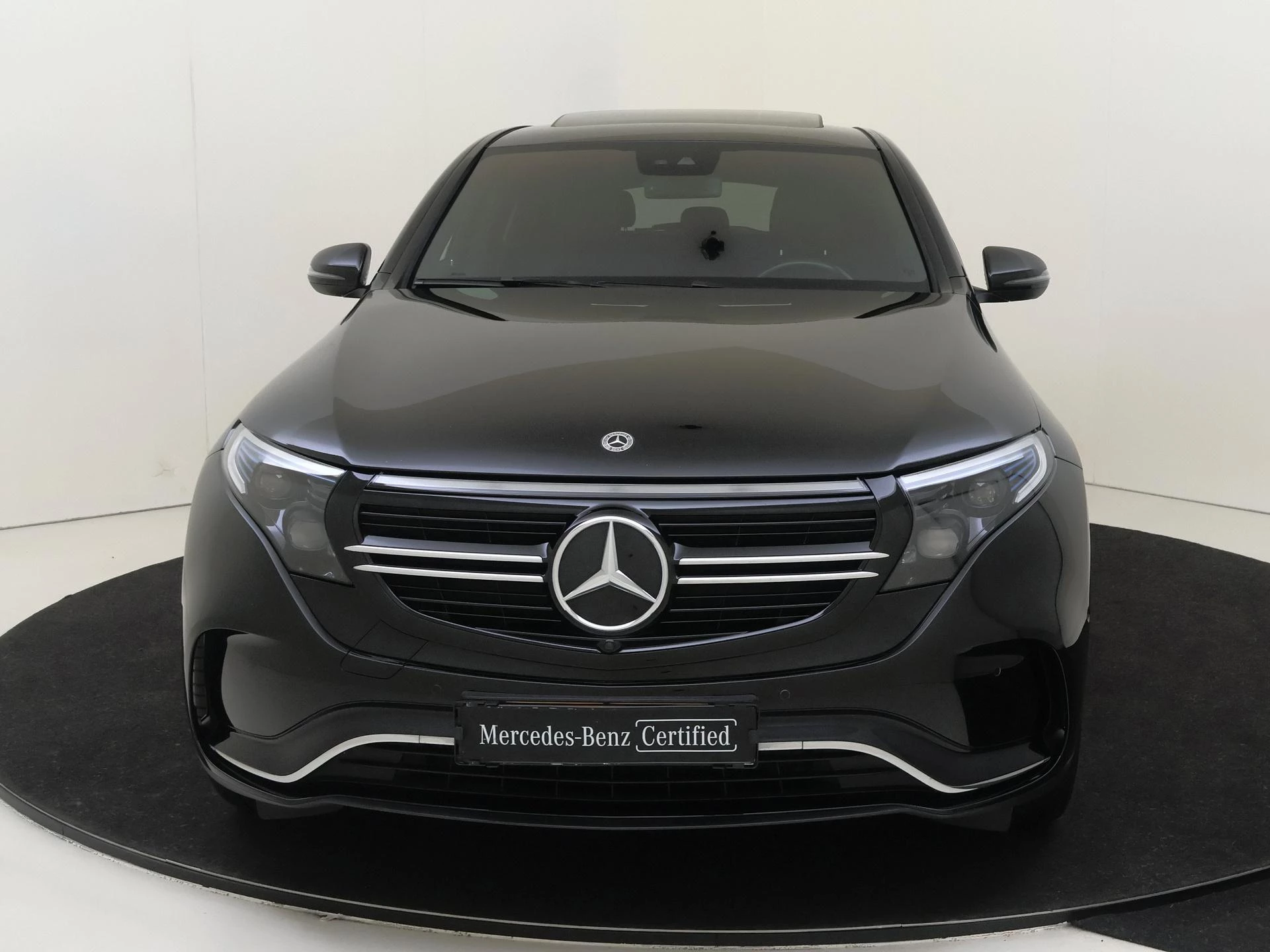 Mercedes-Benz-EQC-image-5