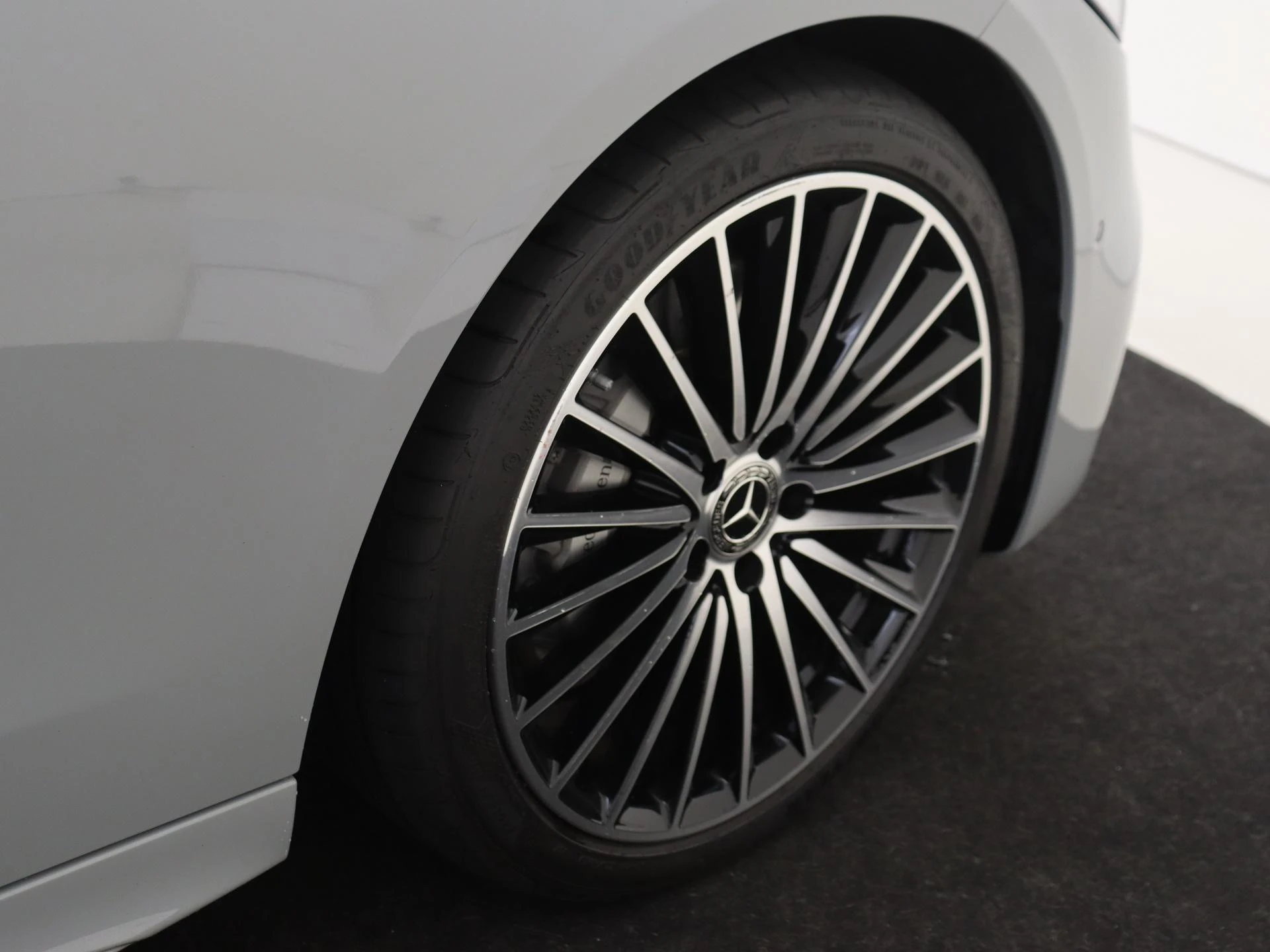 Mercedes-Benz-C-Klasse-image-30