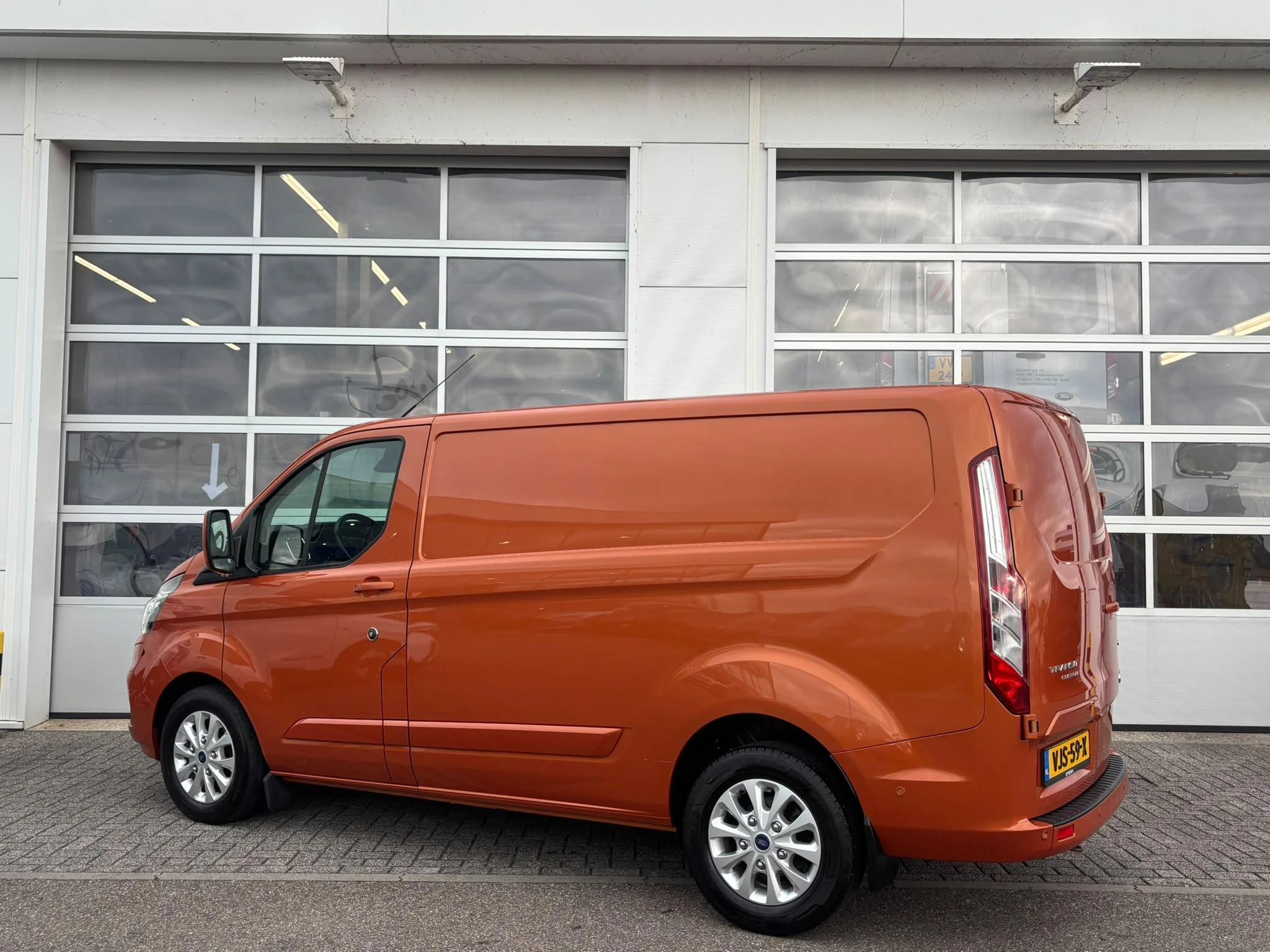 Ford-Transit Custom-image-5