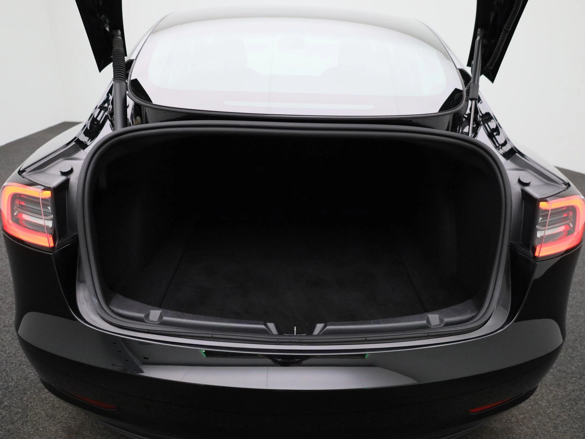 Tesla-Model 3-image-11