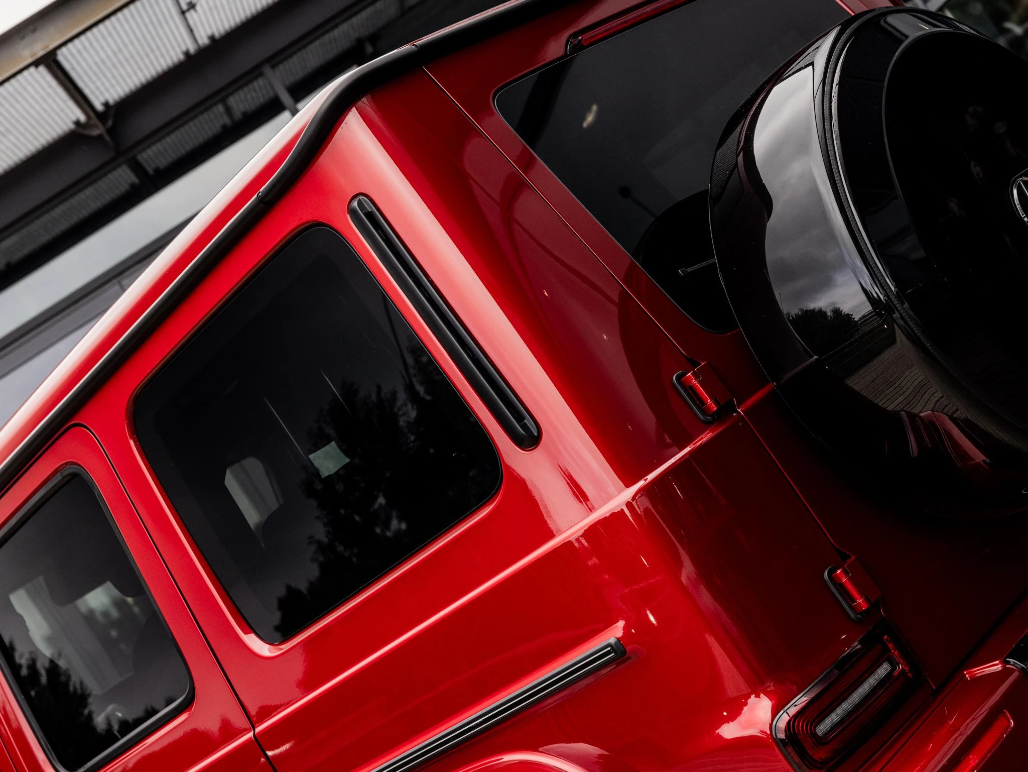 Mercedes-Benz-G-Klasse-image-9