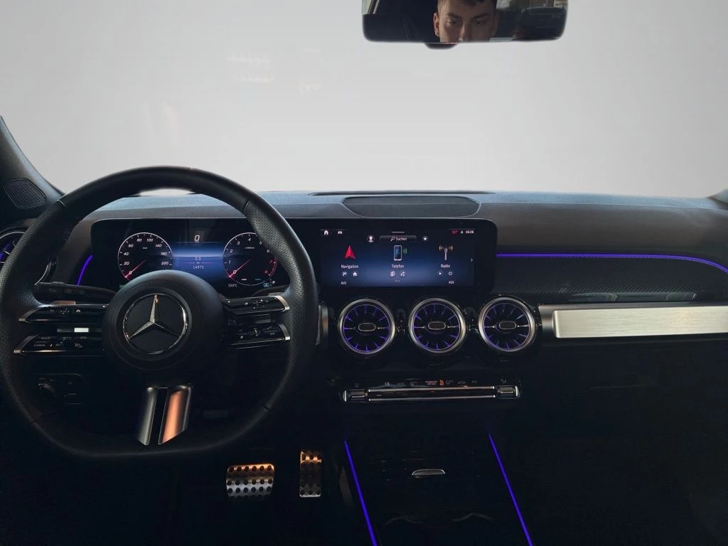 Mercedes-Benz-GLB 200-image-11