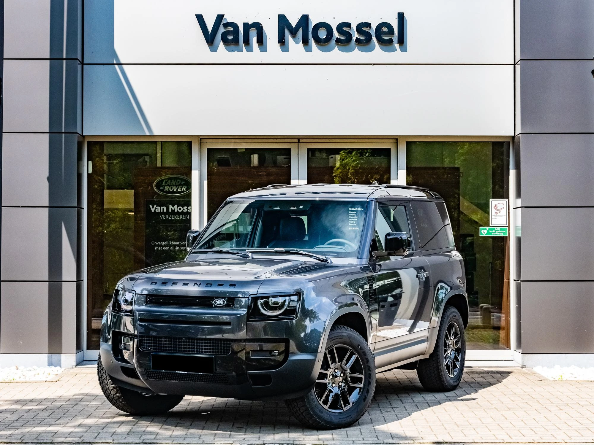 Land Rover-Defender-image-0