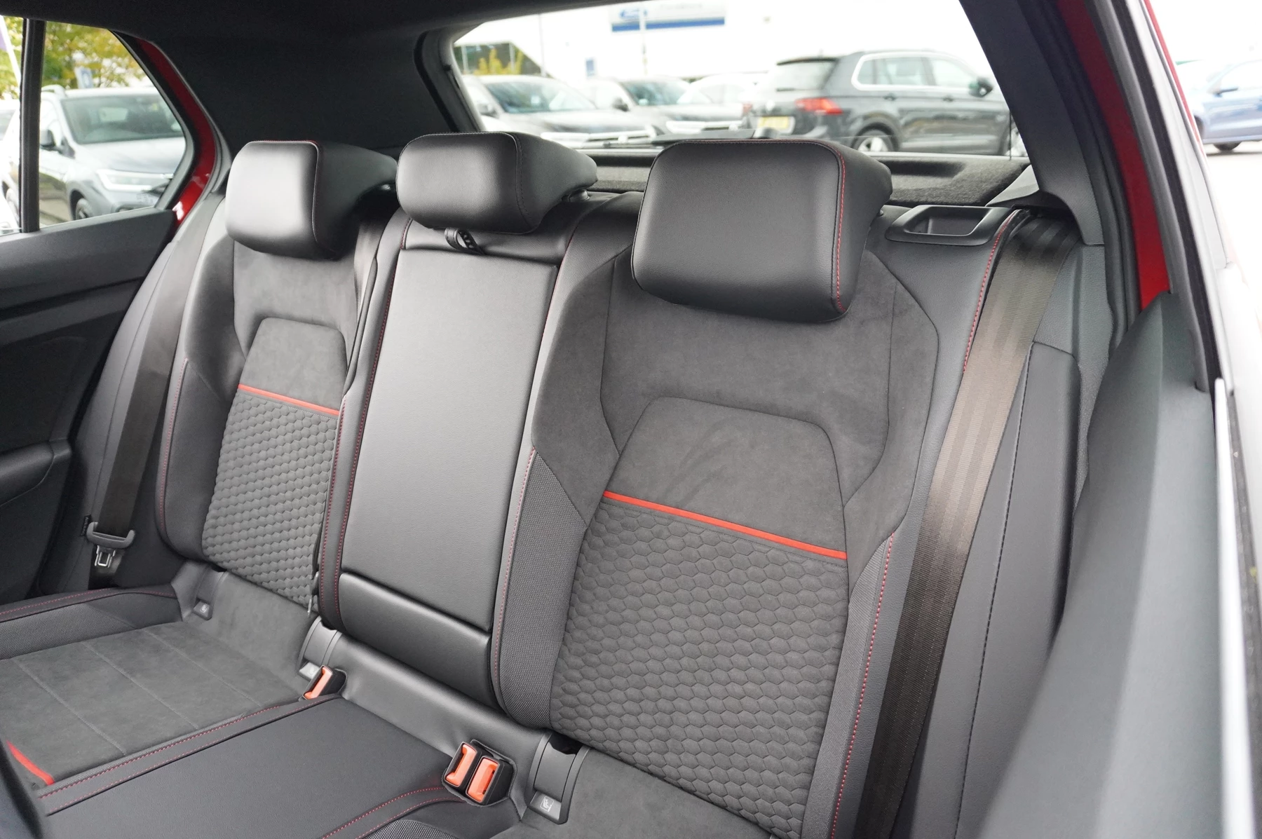 Volkswagen-Golf-image-10