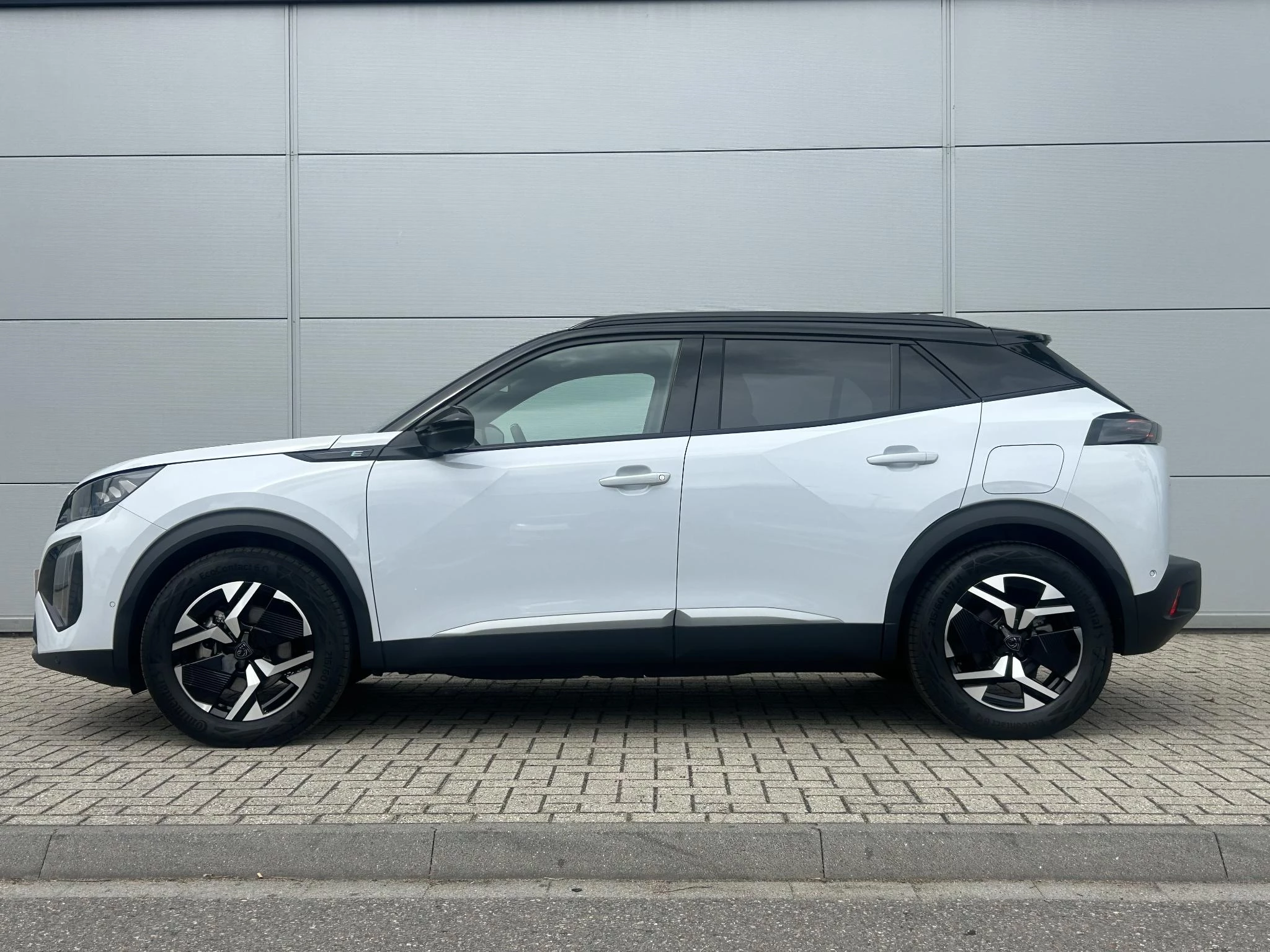 Peugeot e-2008