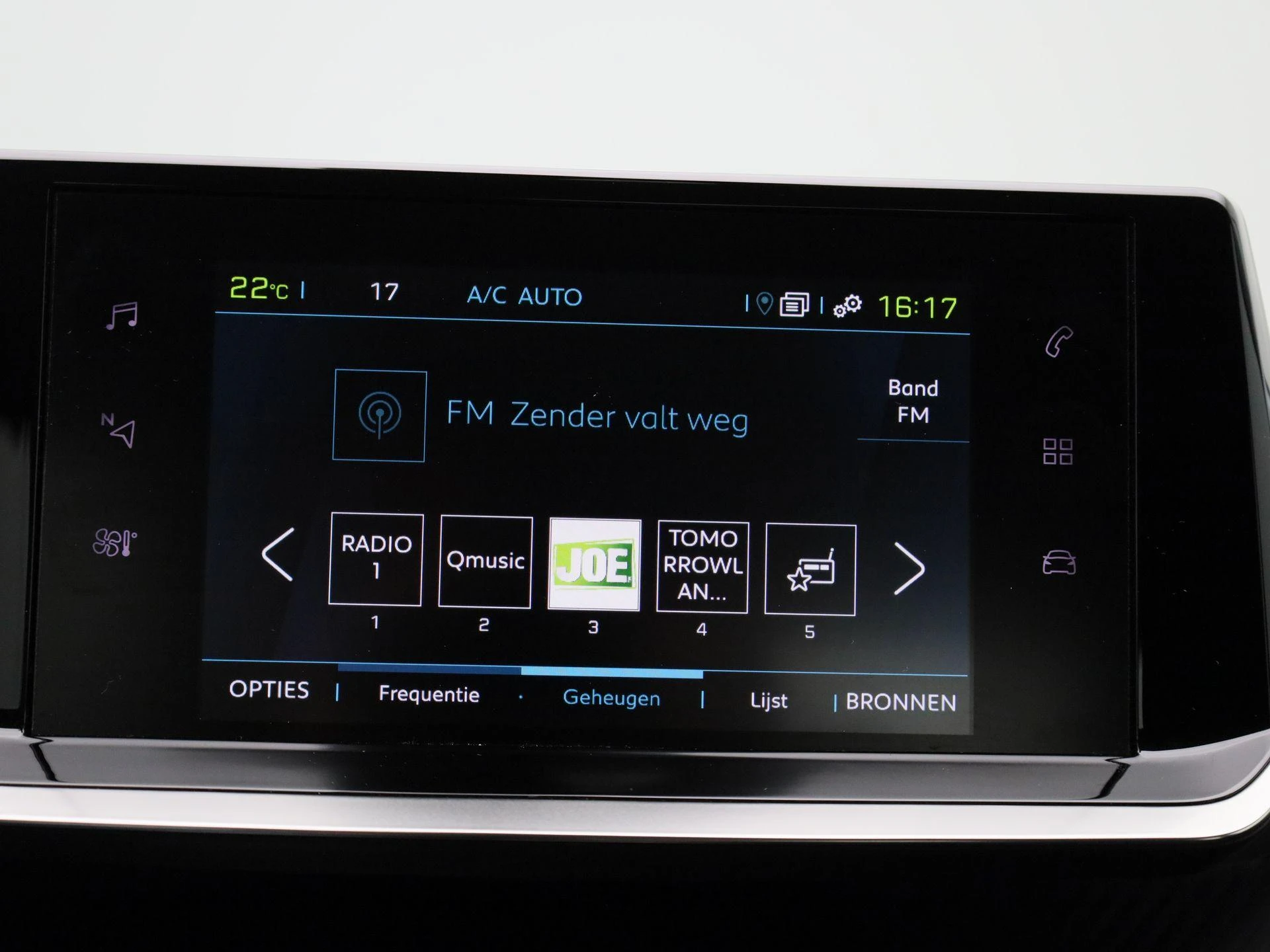Peugeot-e-208-image-16