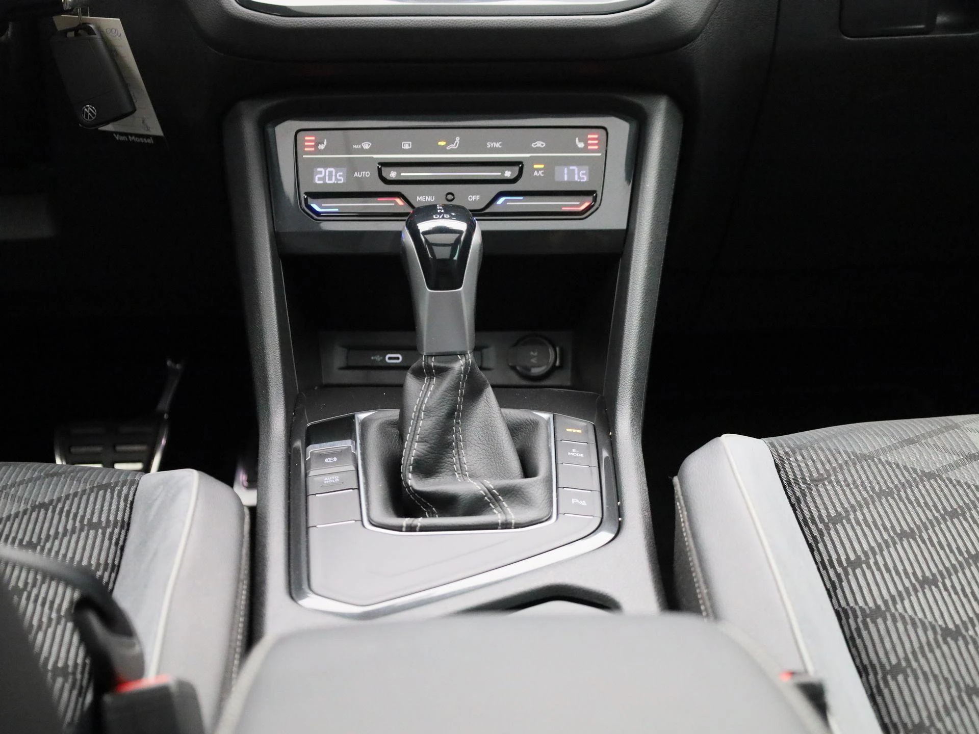 Volkswagen-Tiguan-image-9
