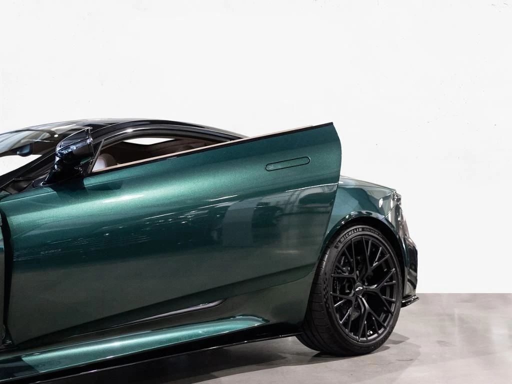 Aston Martin-DB12-image-18