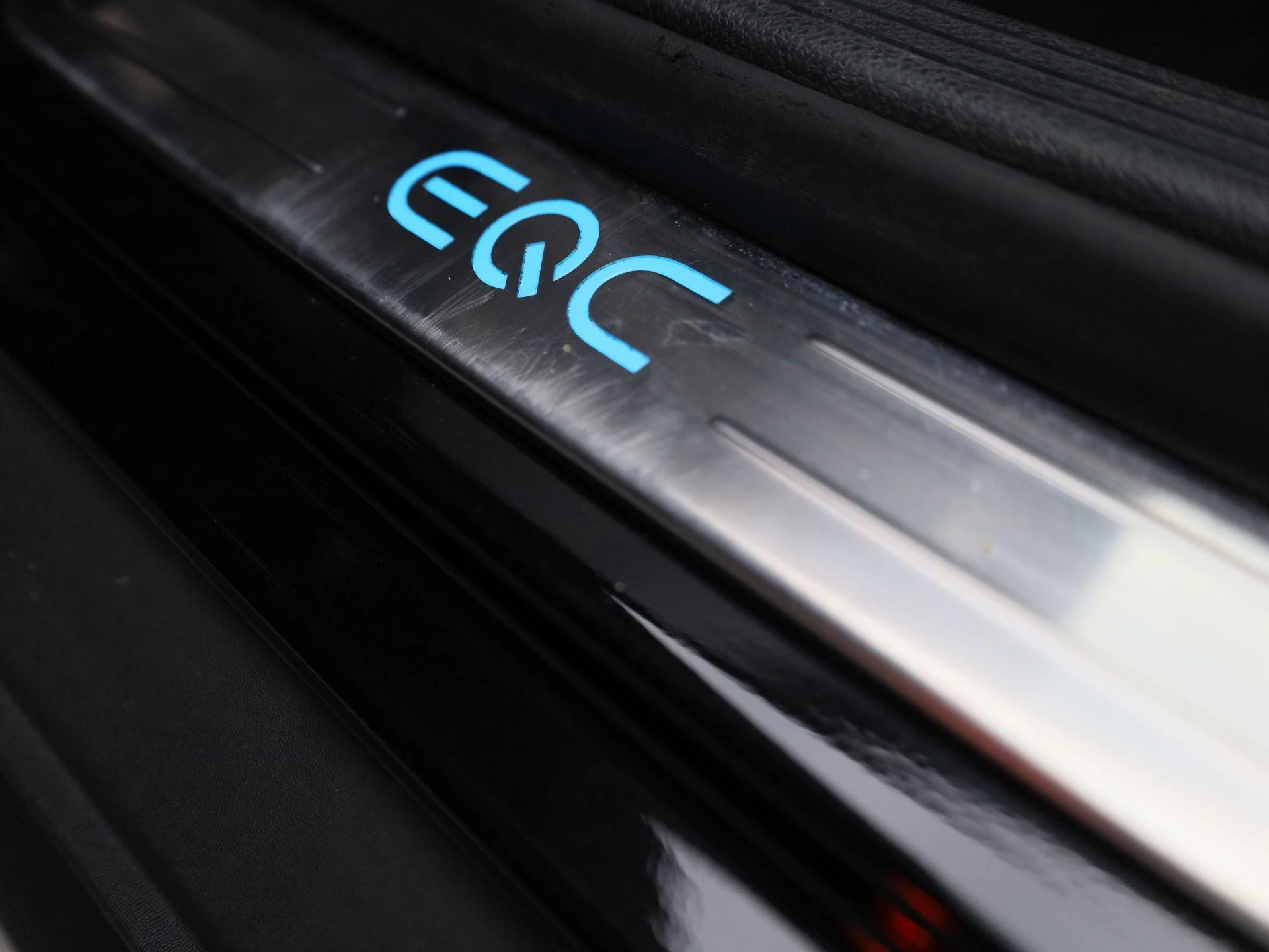 Mercedes-Benz-EQC-image-42