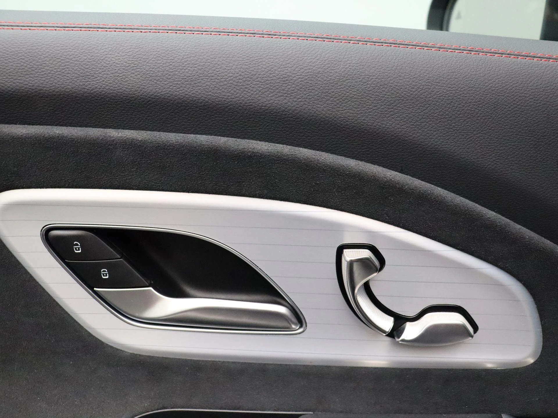 Mercedes-Benz-CLA-image-8