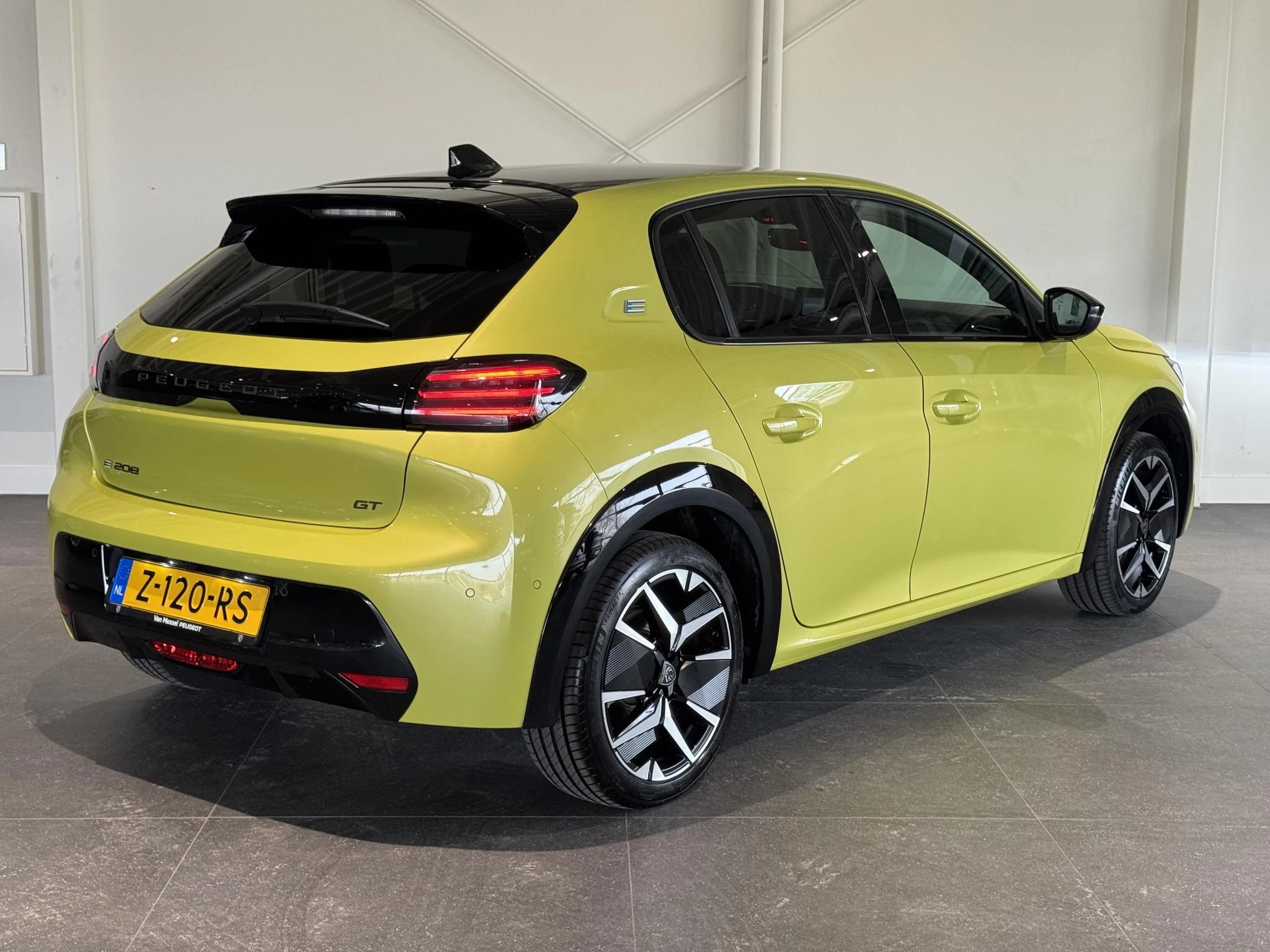 Peugeot-e-208-image-4