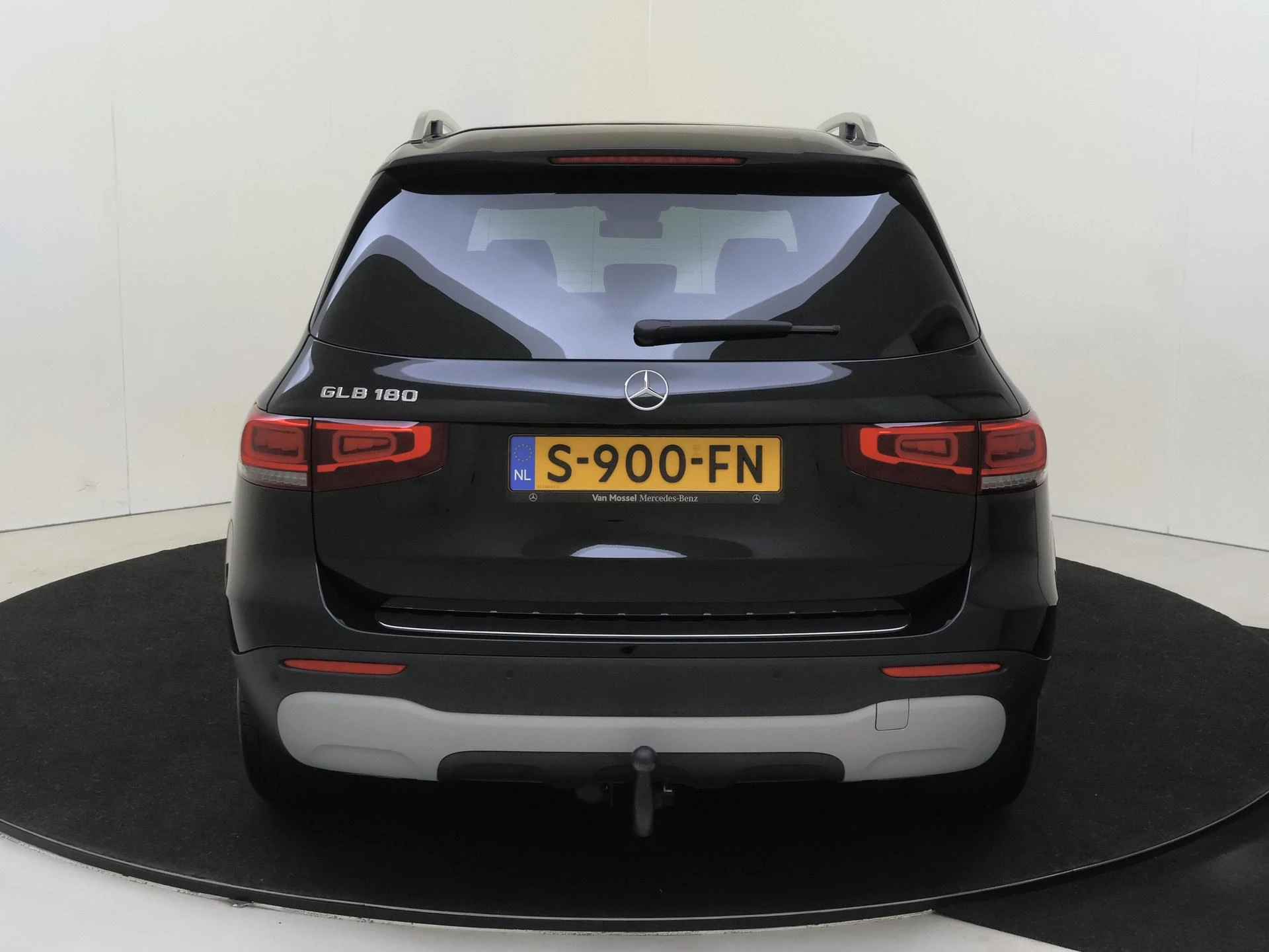 Mercedes-Benz-GLB-image-6