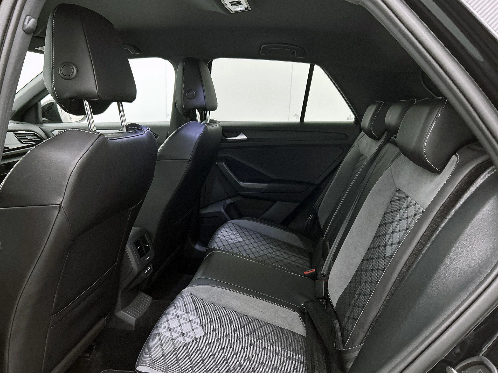 Volkswagen T-Roc 1.5 TSI R-Line Business | 150 PK |