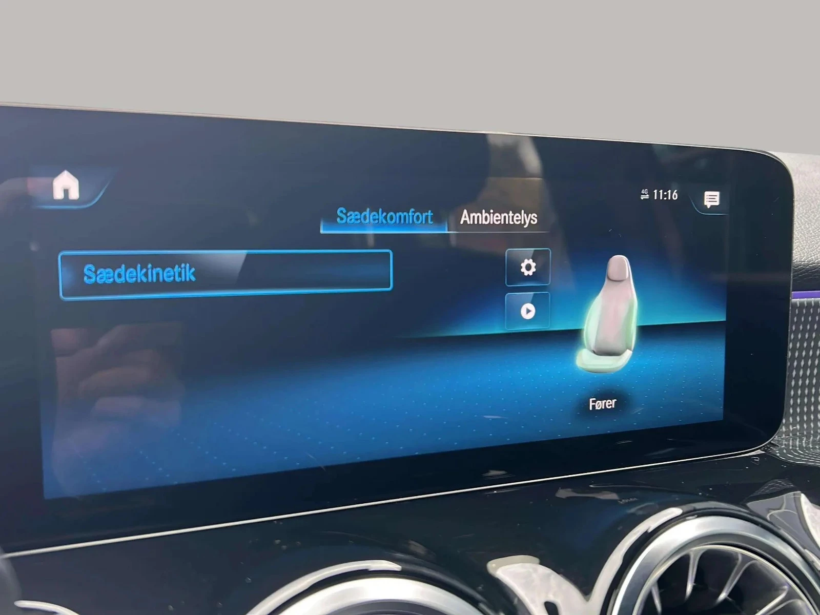 Mercedes-Benz-EQB-image-16