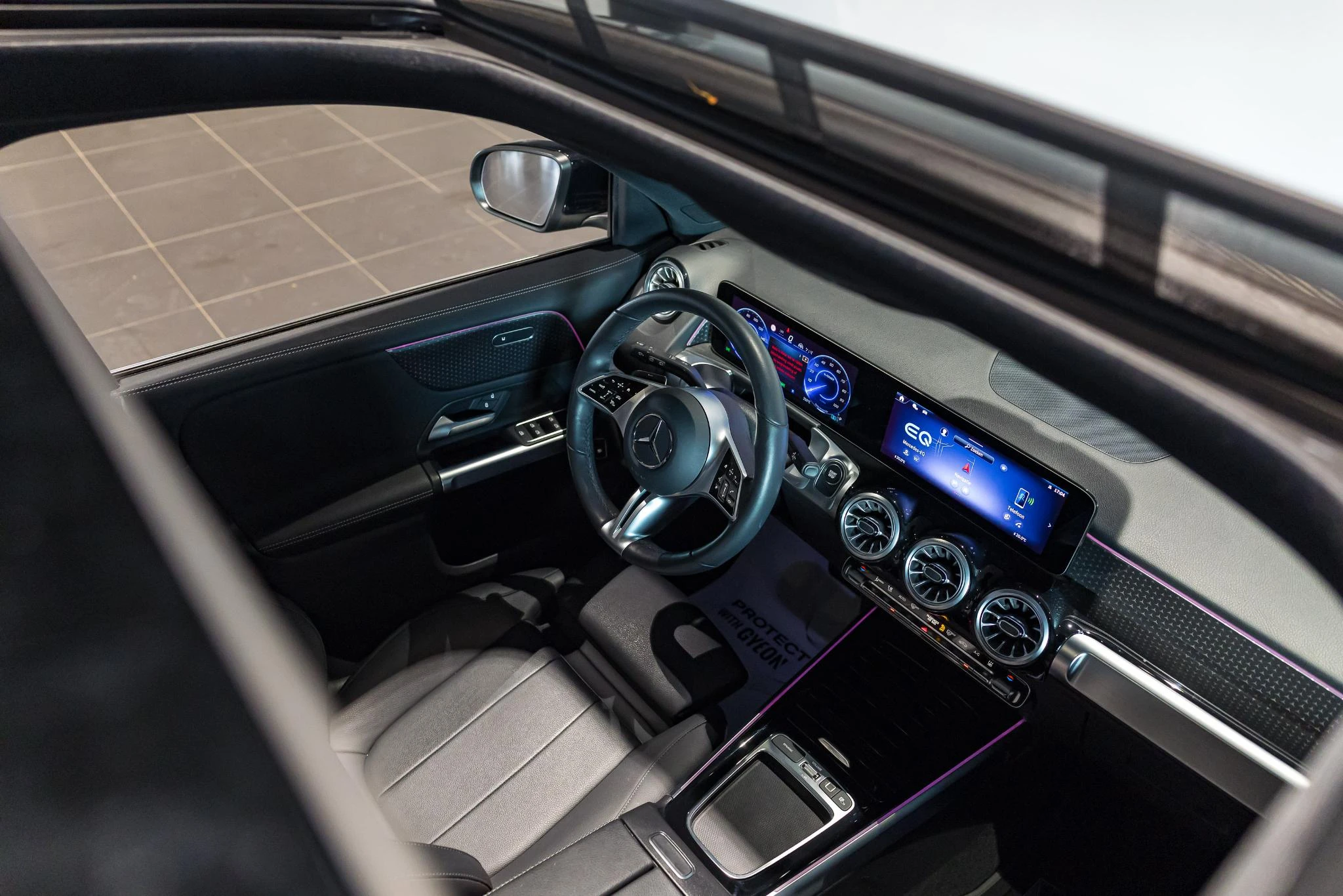 Mercedes-Benz-EQB-image-6