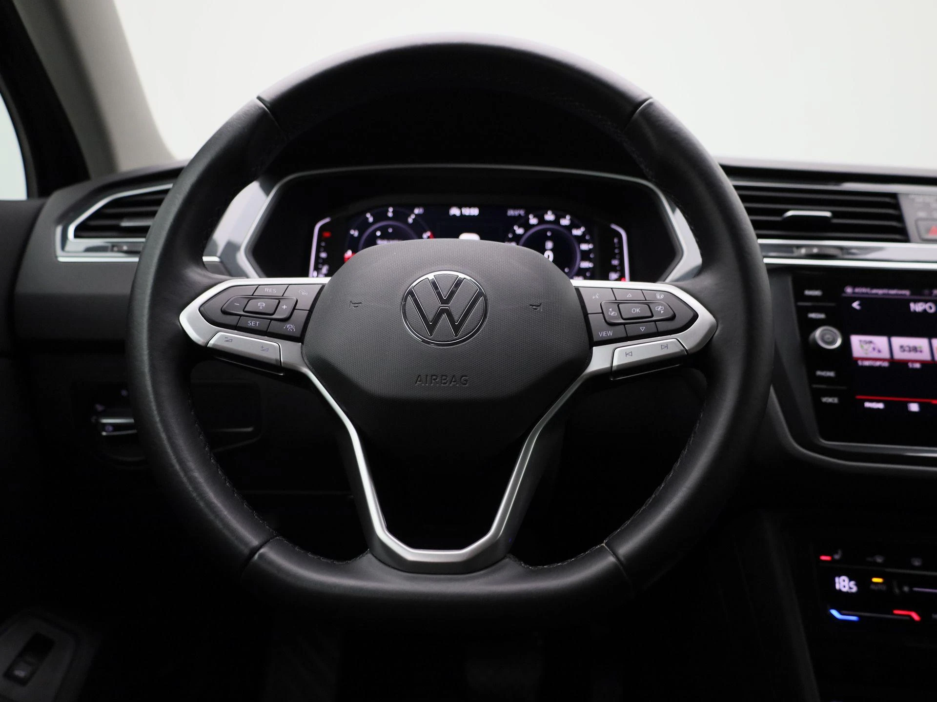 Volkswagen-Tiguan-image-6