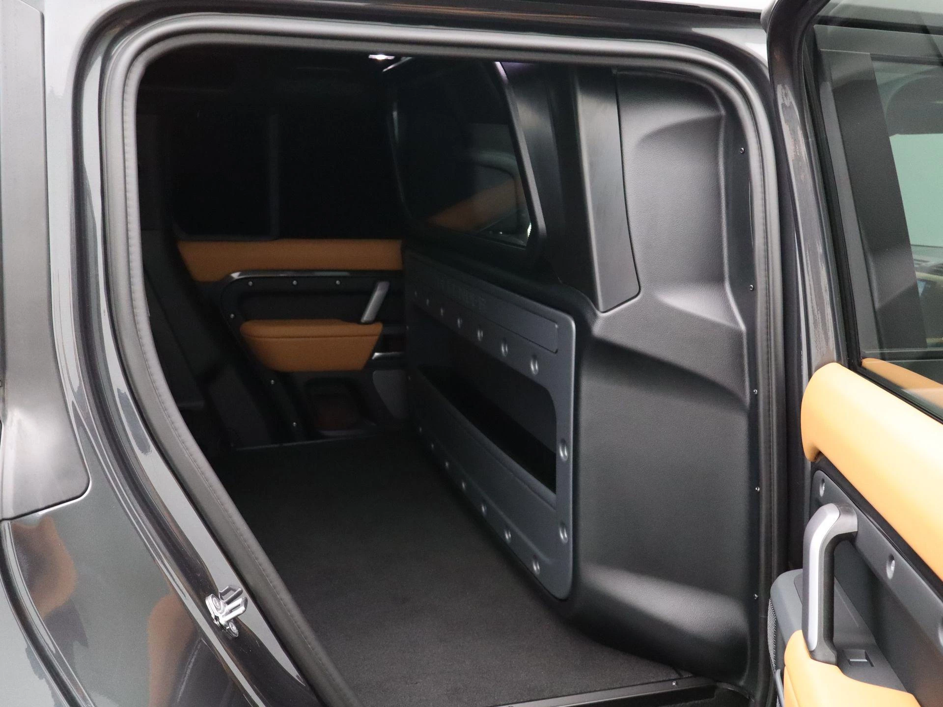 Land Rover-Defender-image-35