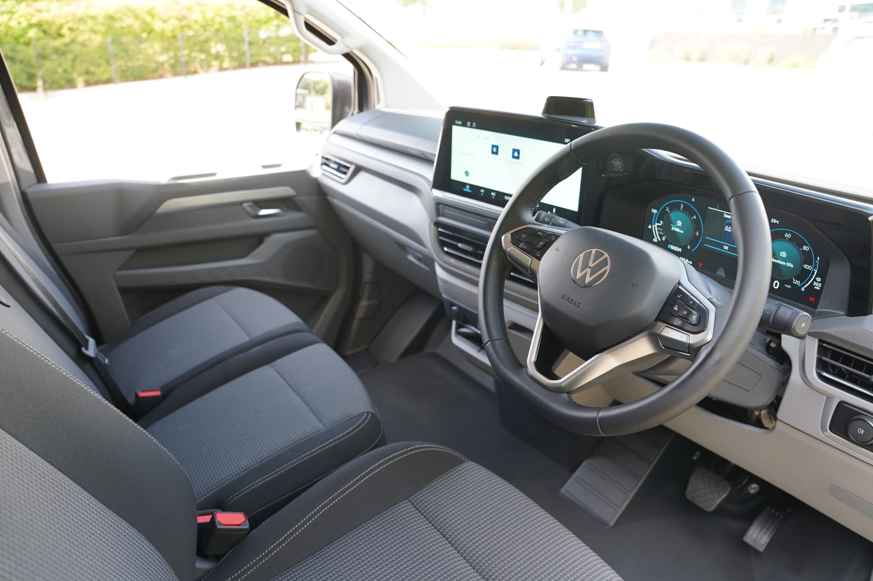 Volkswagen-Transporter-image-5