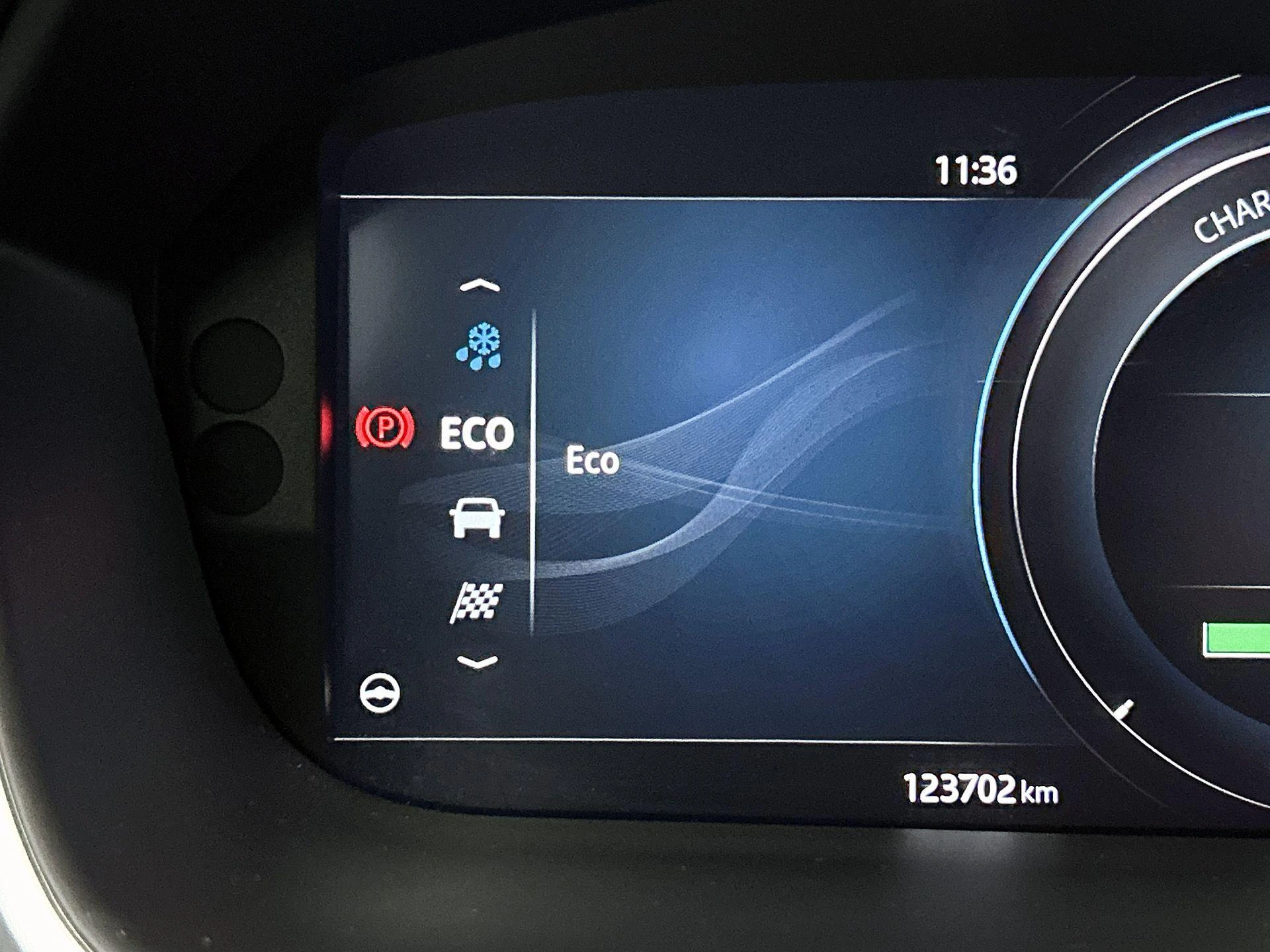 Jaguar-I-PACE-image-11