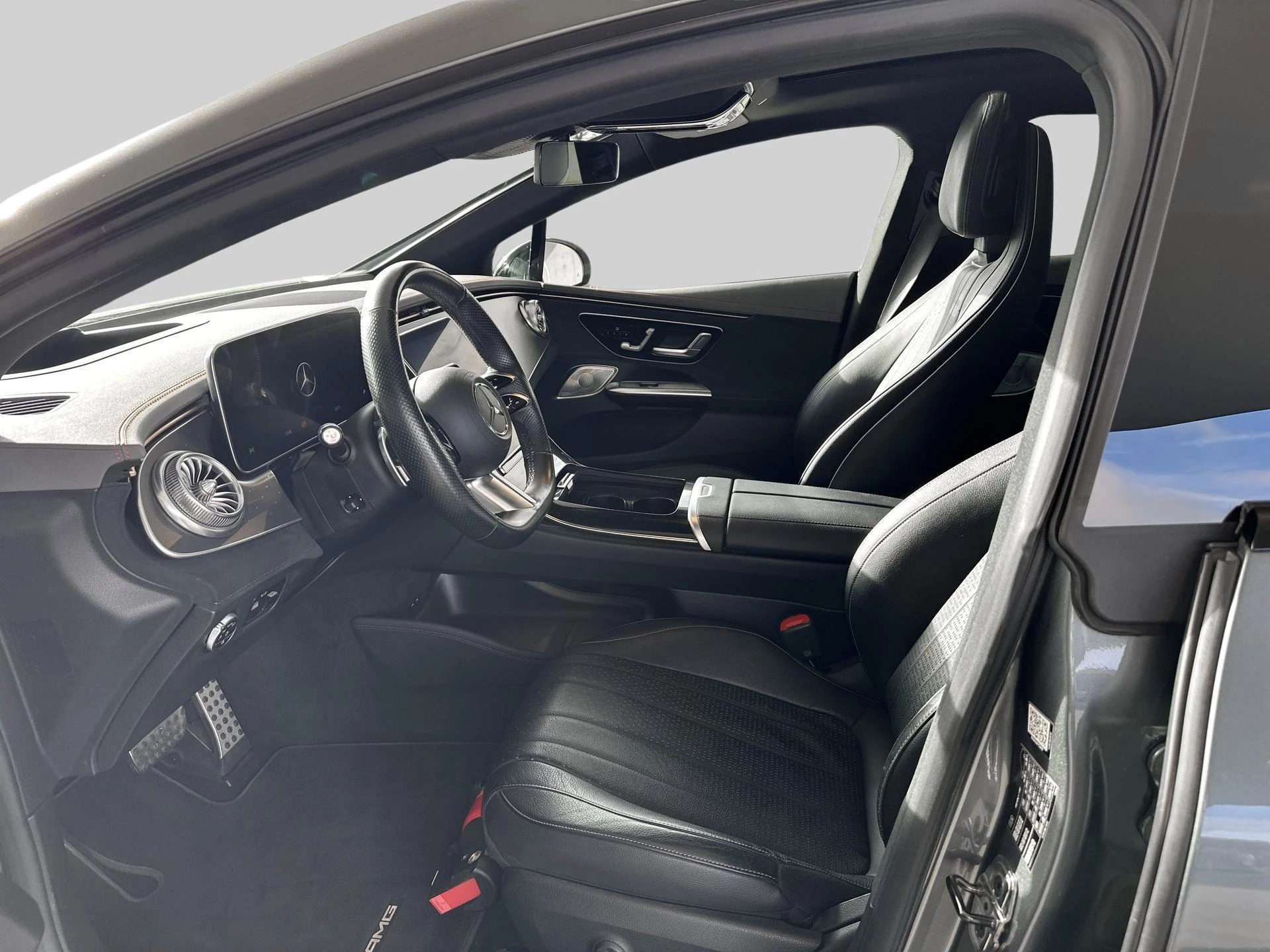 Mercedes-Benz-EQE-image-7