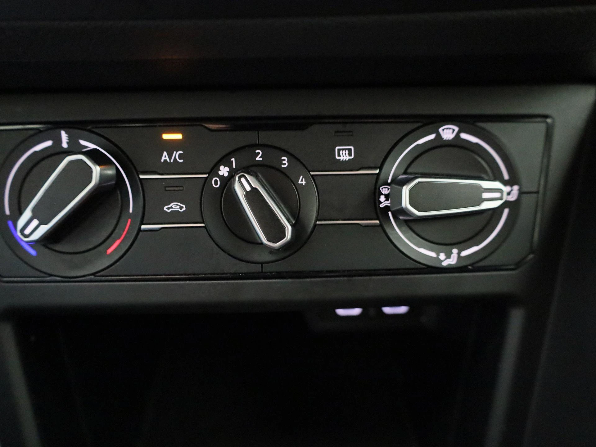 Volkswagen-Polo-image-24
