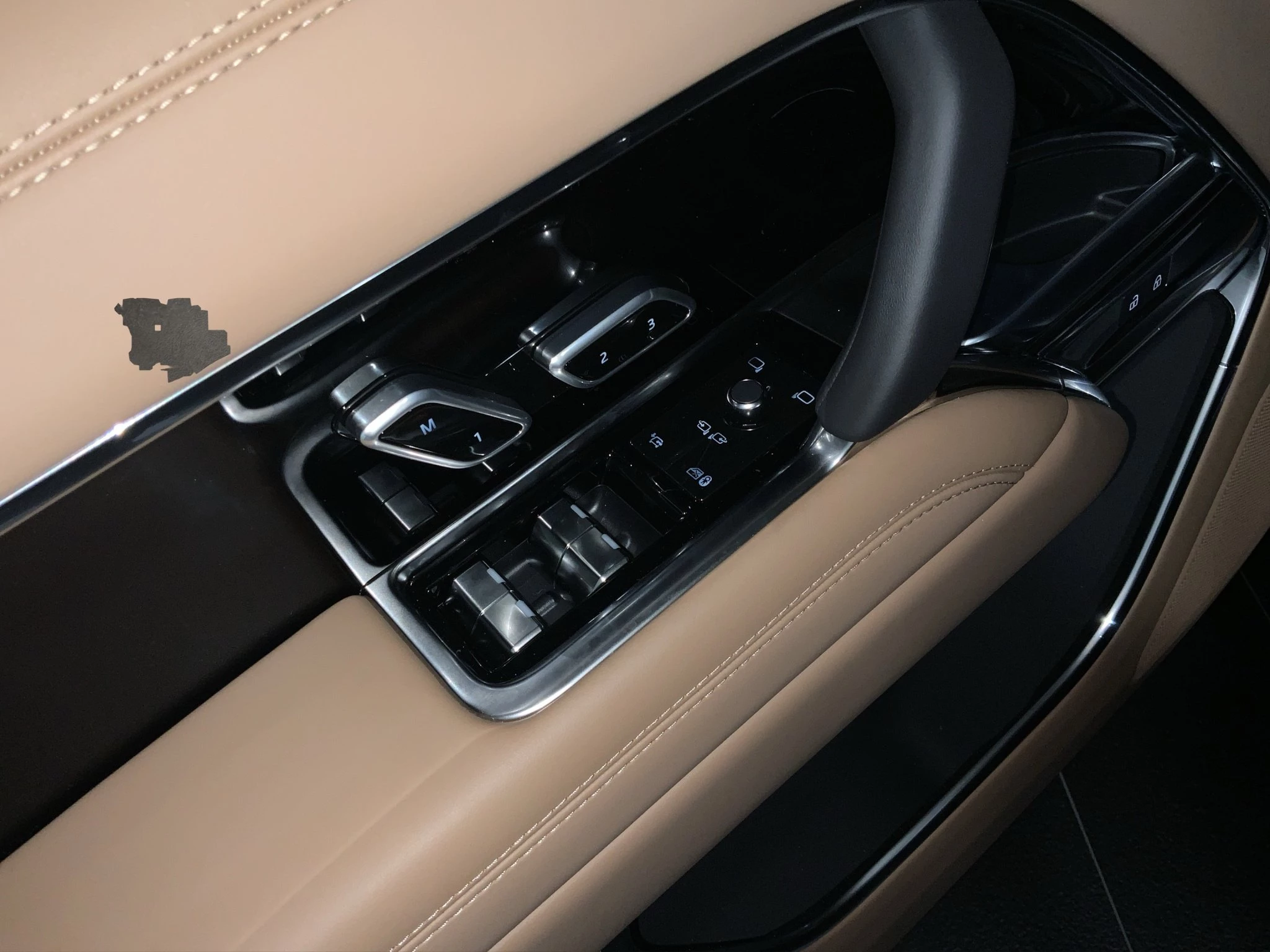 Land Rover-Range Rover-image-16