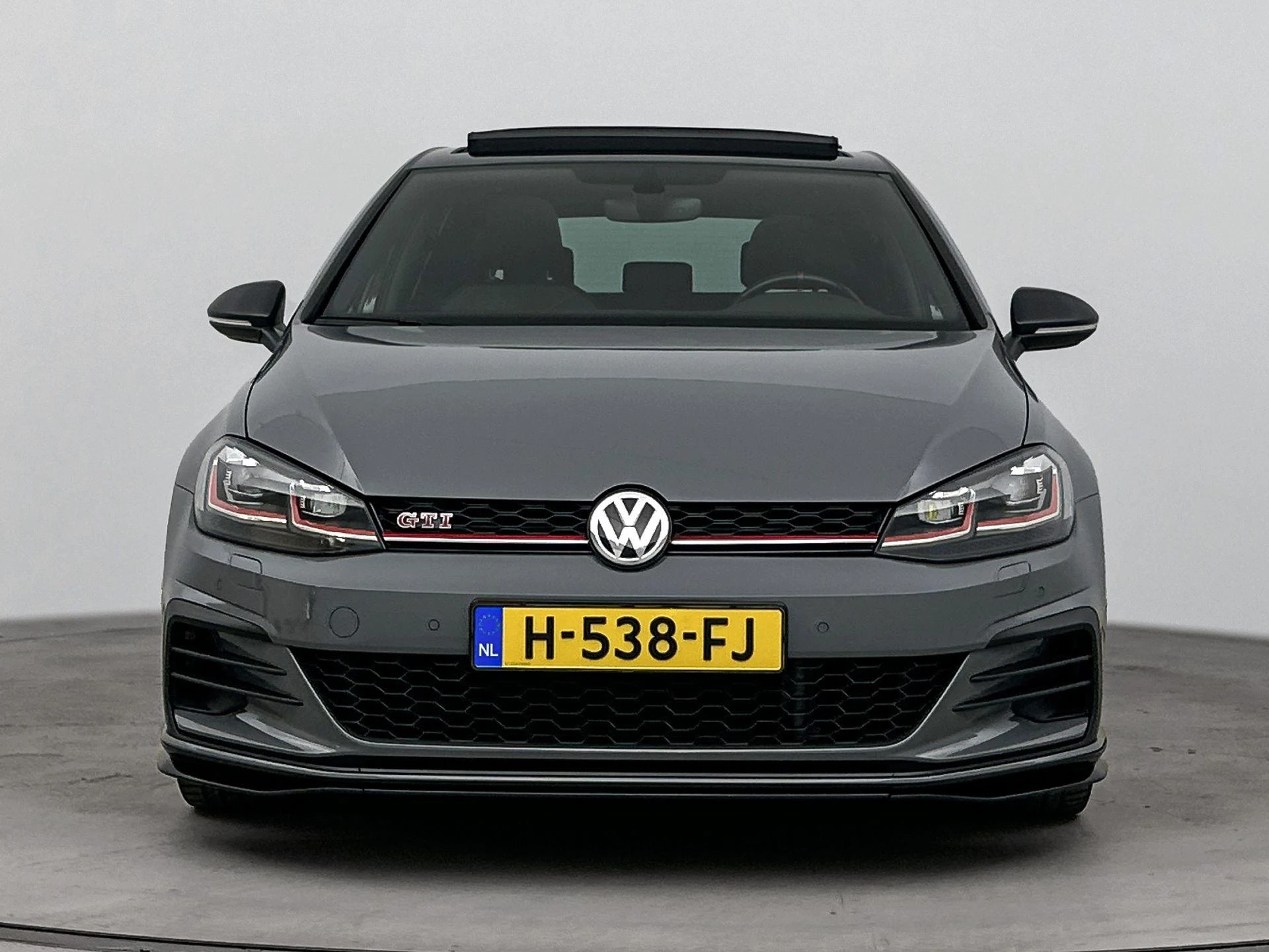 Volkswagen-Golf-image-4