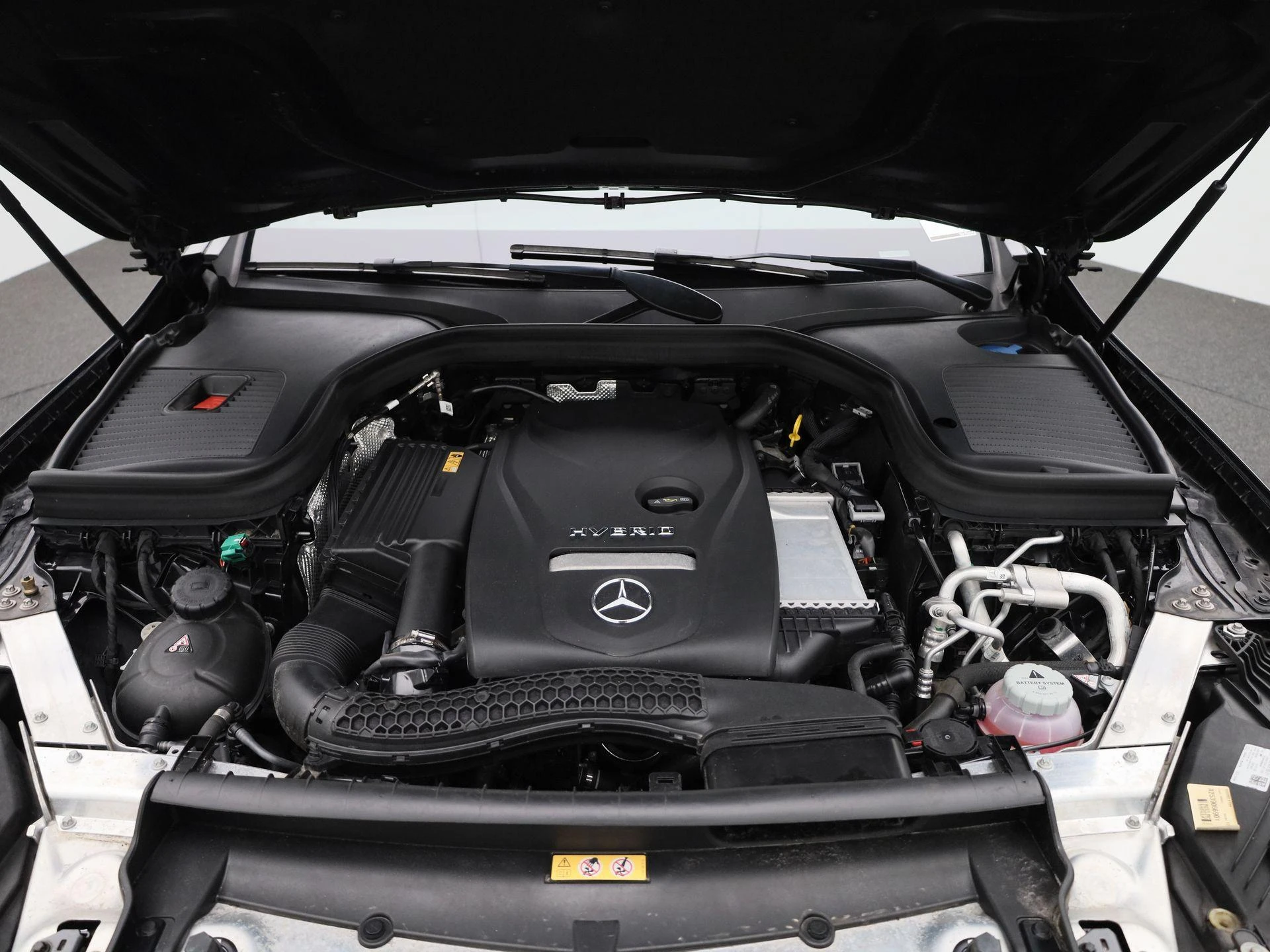 Mercedes-Benz-GLC-image-40