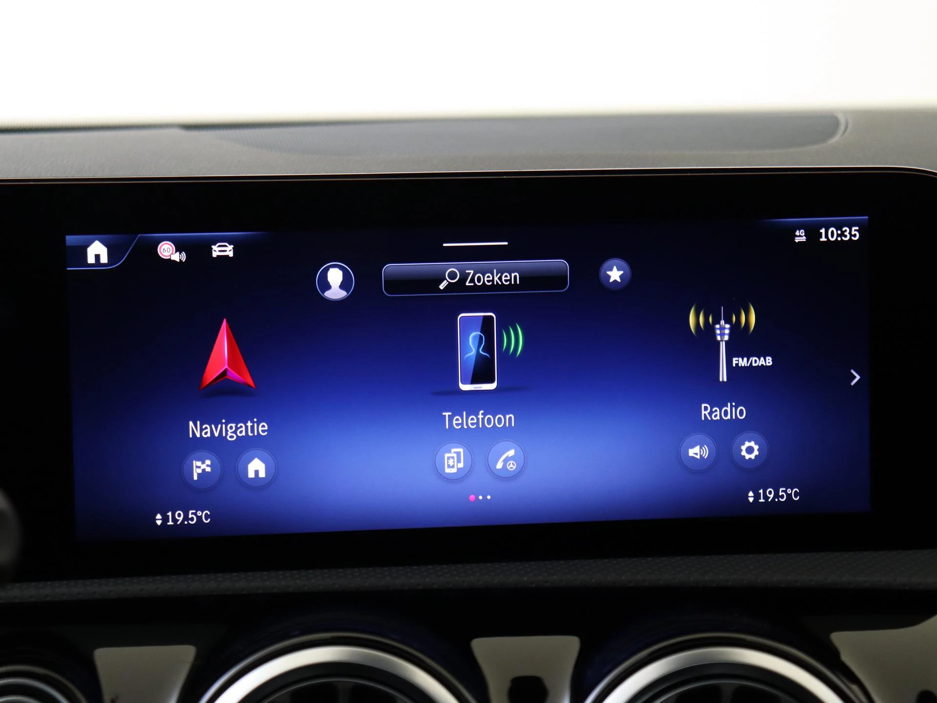 Mercedes-Benz-CLA-image-16
