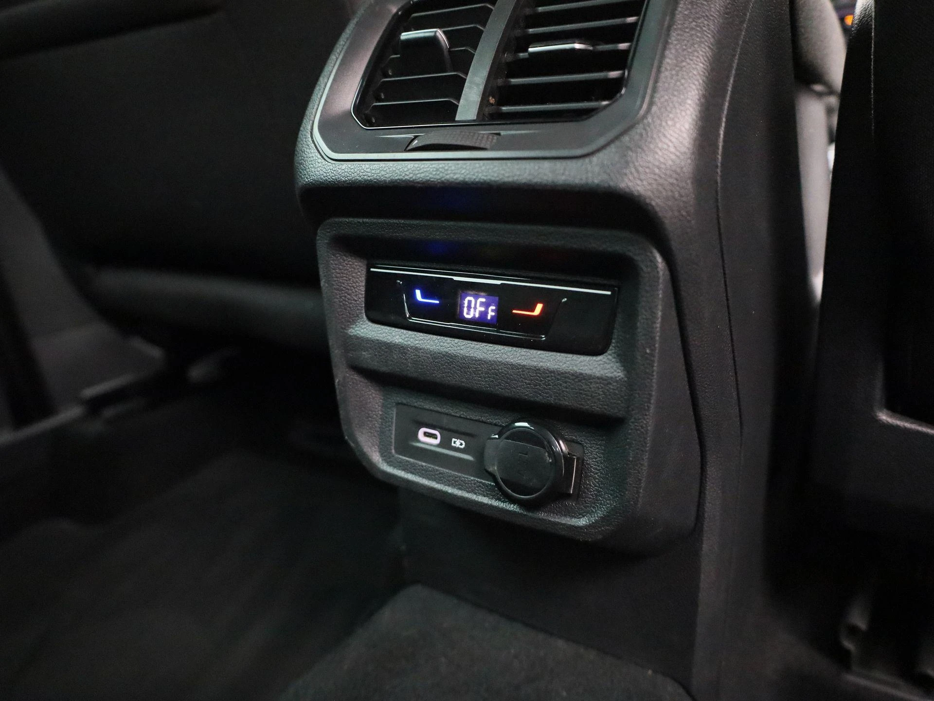Volkswagen-Tiguan-image-40