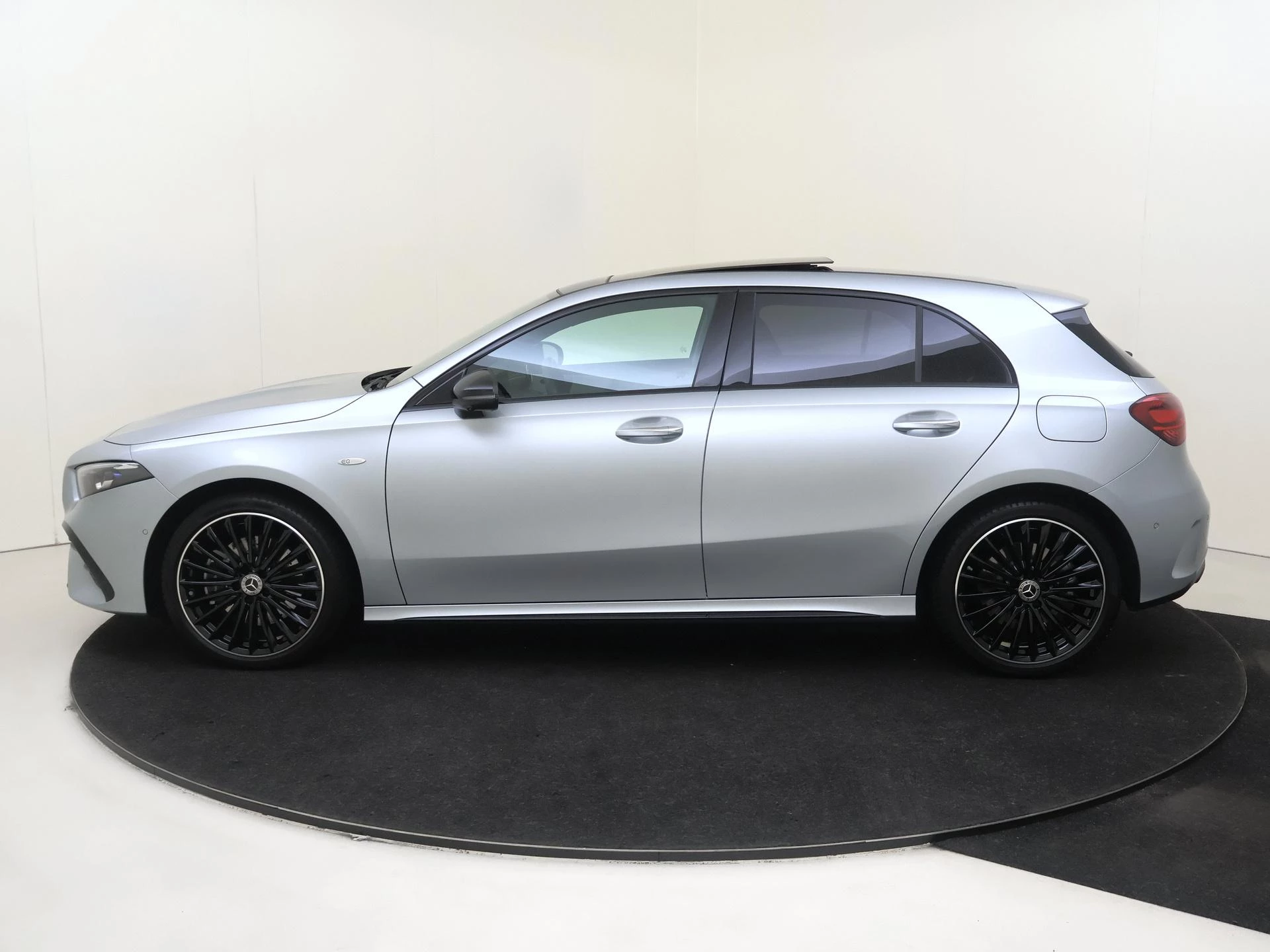 Mercedes-Benz-A-Klasse-image-7