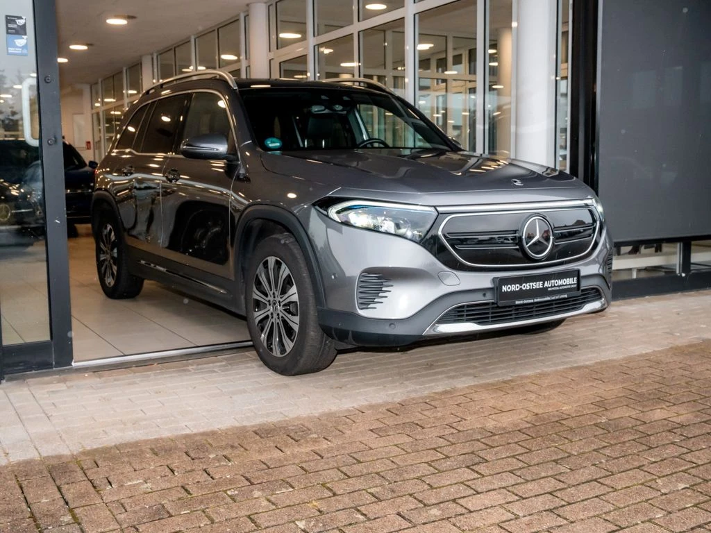 Mercedes-Benz-EQB 250-image-4