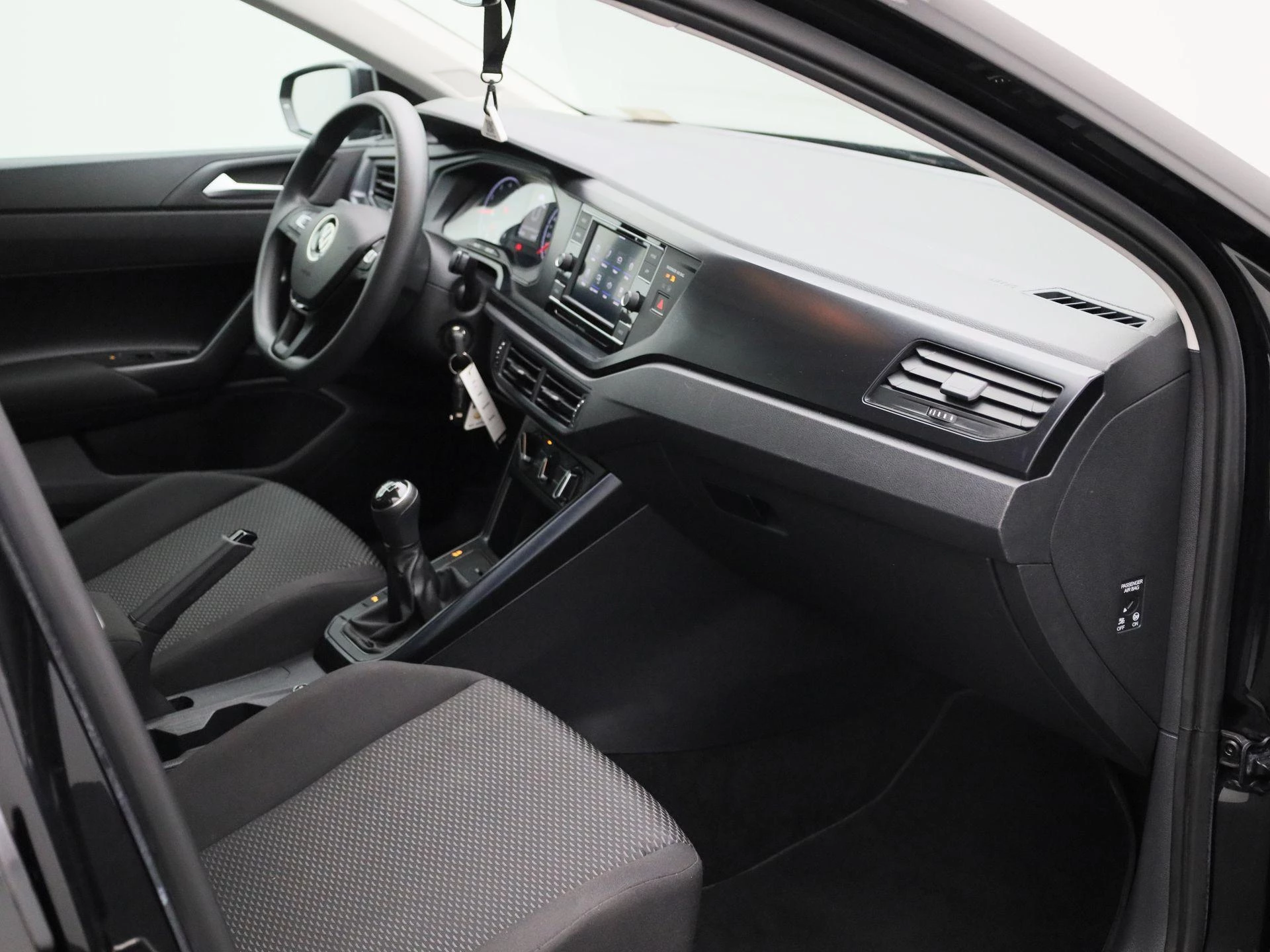 Volkswagen-Polo-image-27