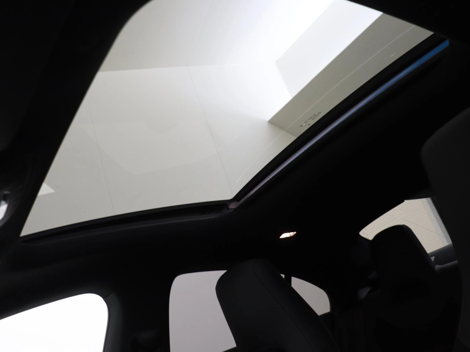 Mercedes-Benz-CLA-image-27