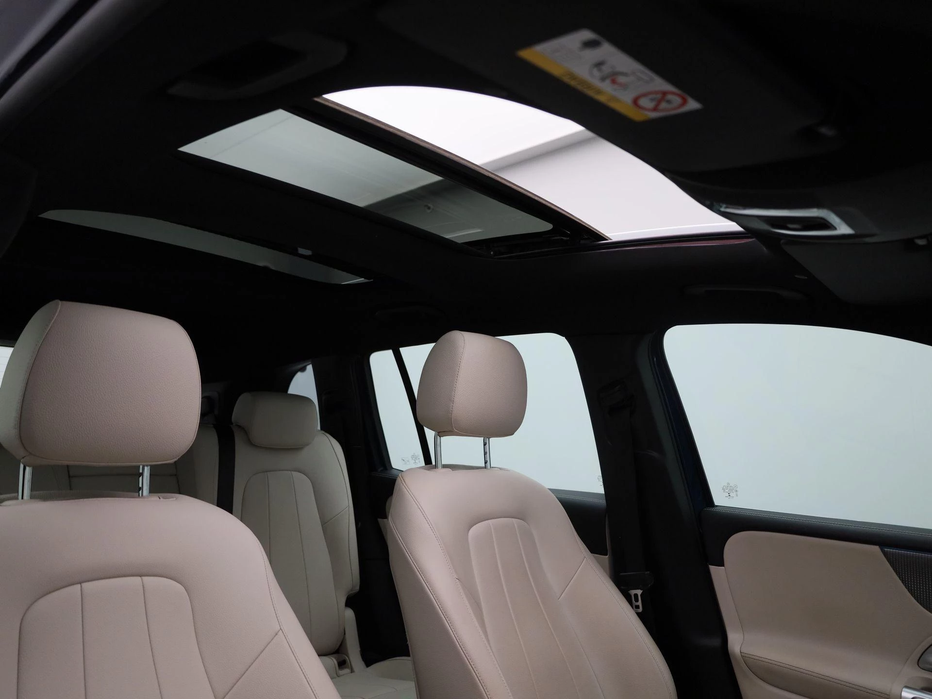 Mercedes-Benz GLB 200 LUXURY LINE + LEDER + PANO + 7-ZIT + CARPLAY +
