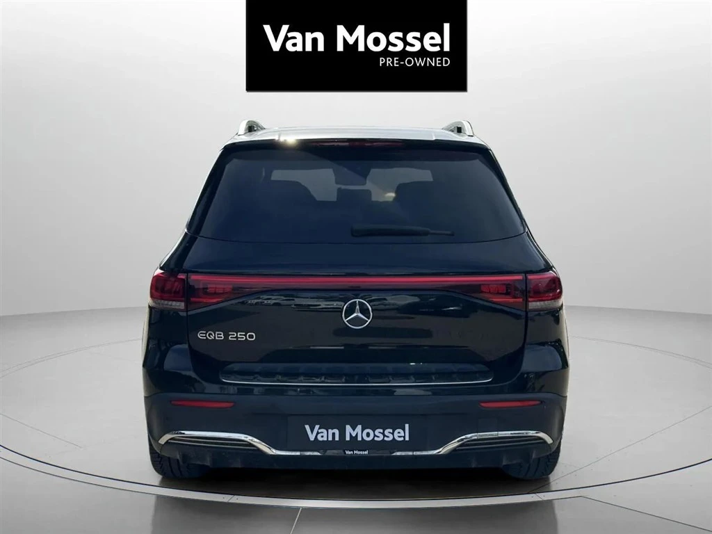Mercedes-Benz-EQB-image-5