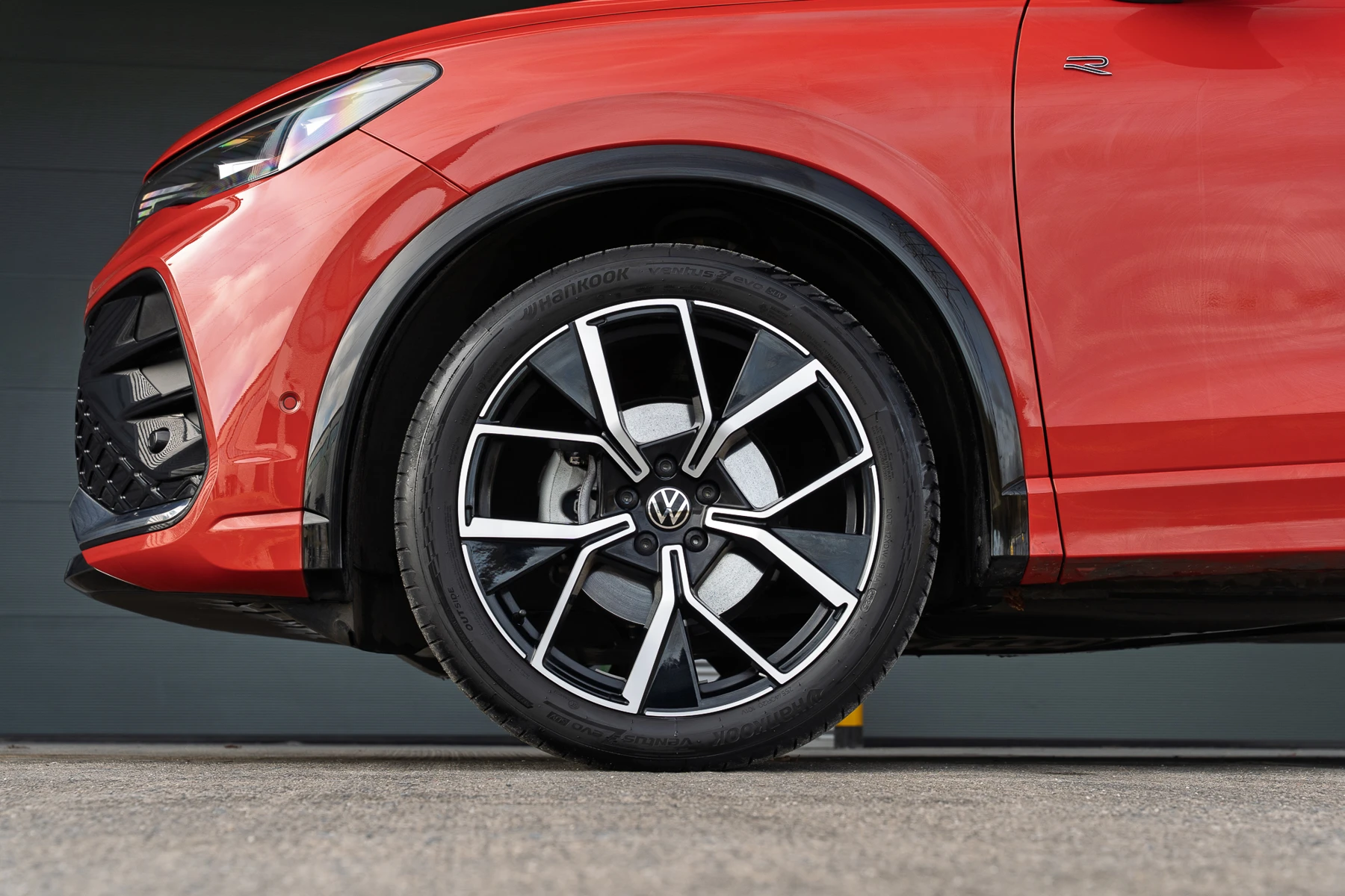 Volkswagen-Tiguan-image-4