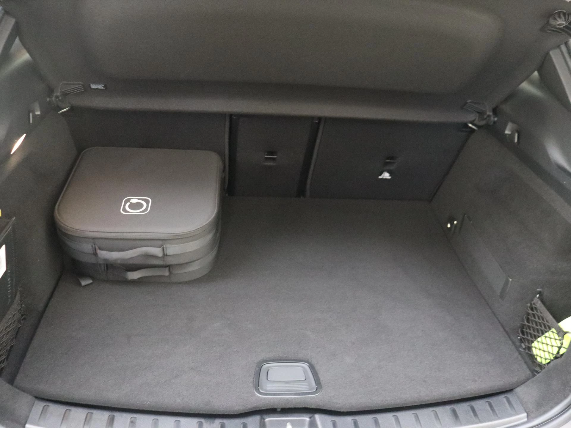 Mercedes-Benz-EQA-image-30