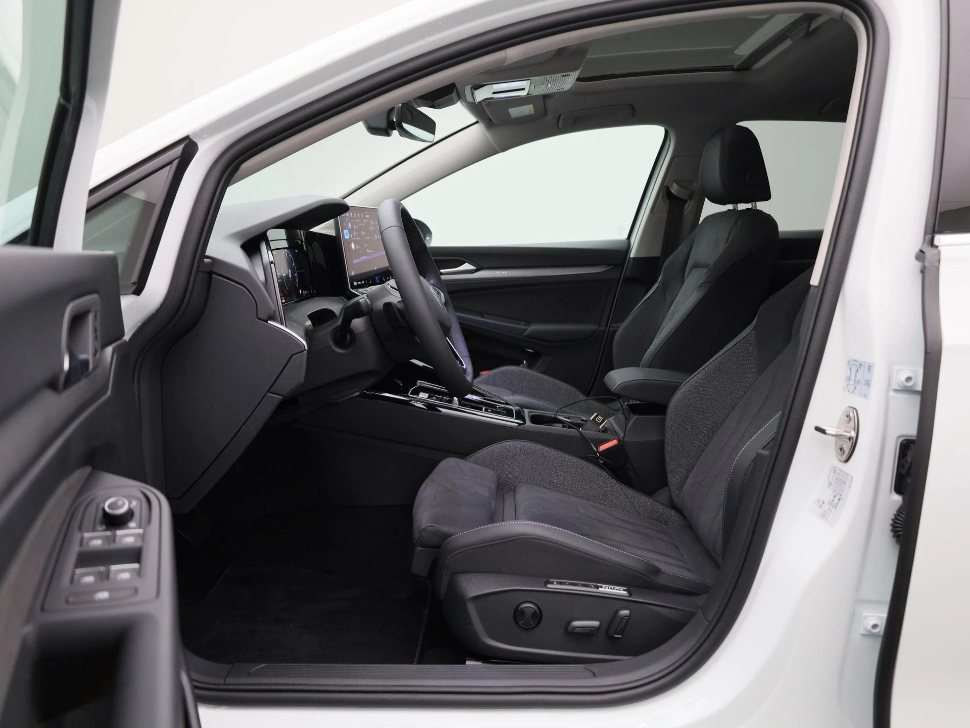 Volkswagen-Golf-image-10