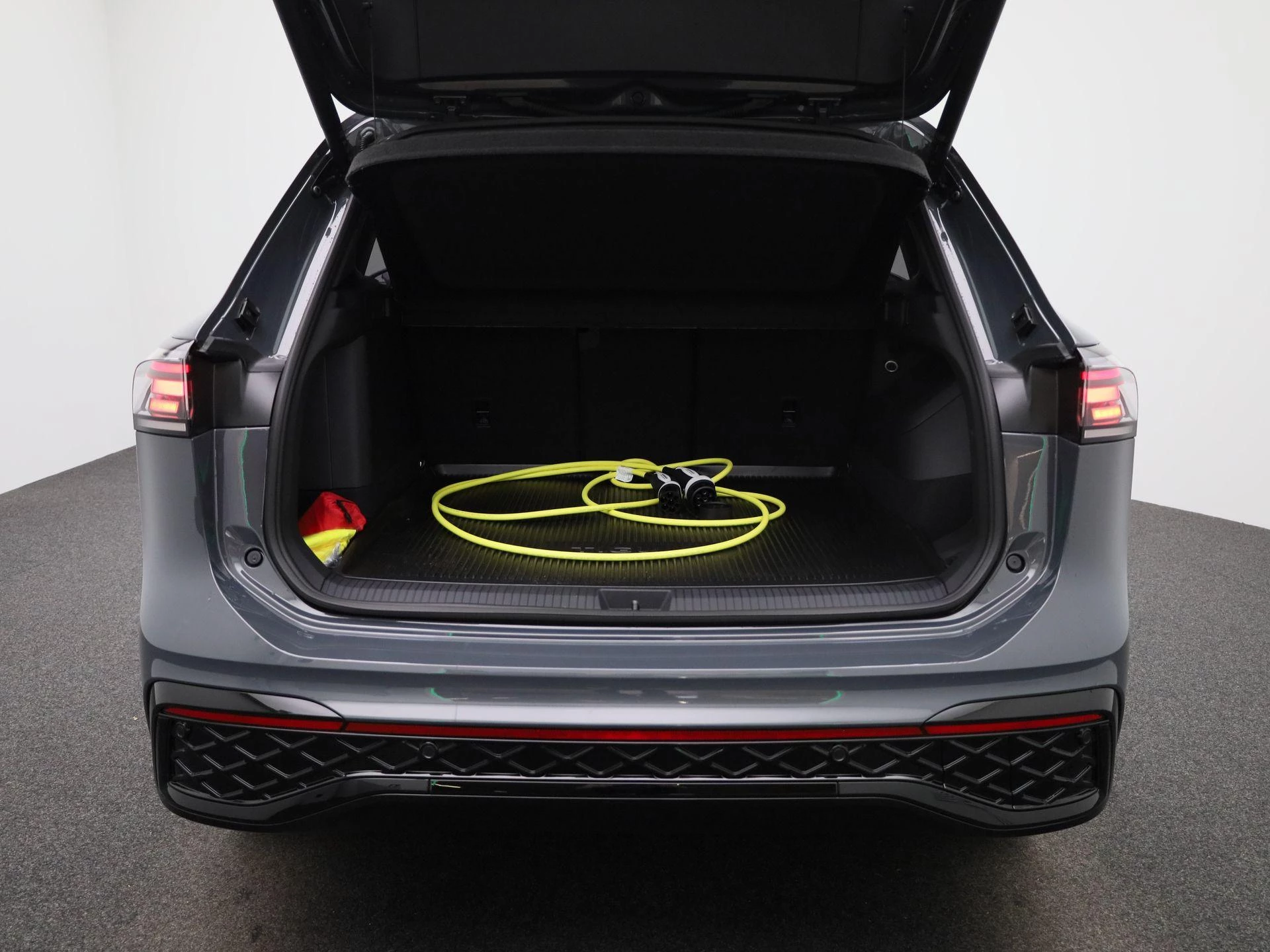 Volkswagen-Tiguan-image-12