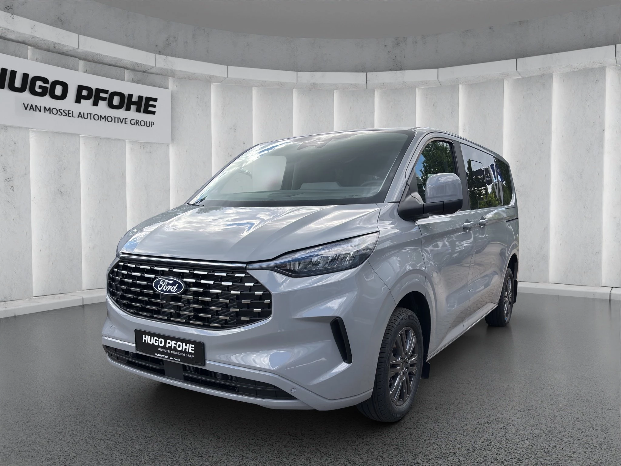 Ford-Tourneo Custom-image-0