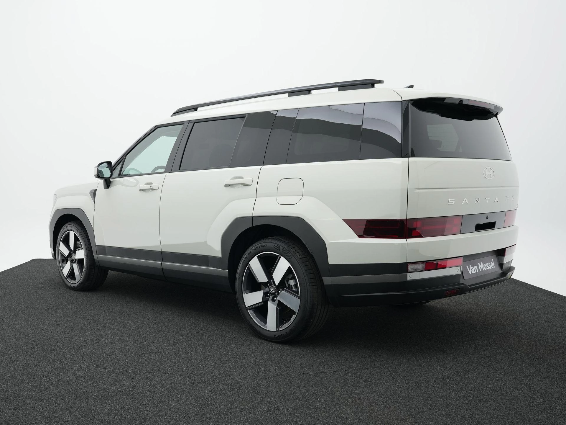 Hyundai-Santa Fe-image-2